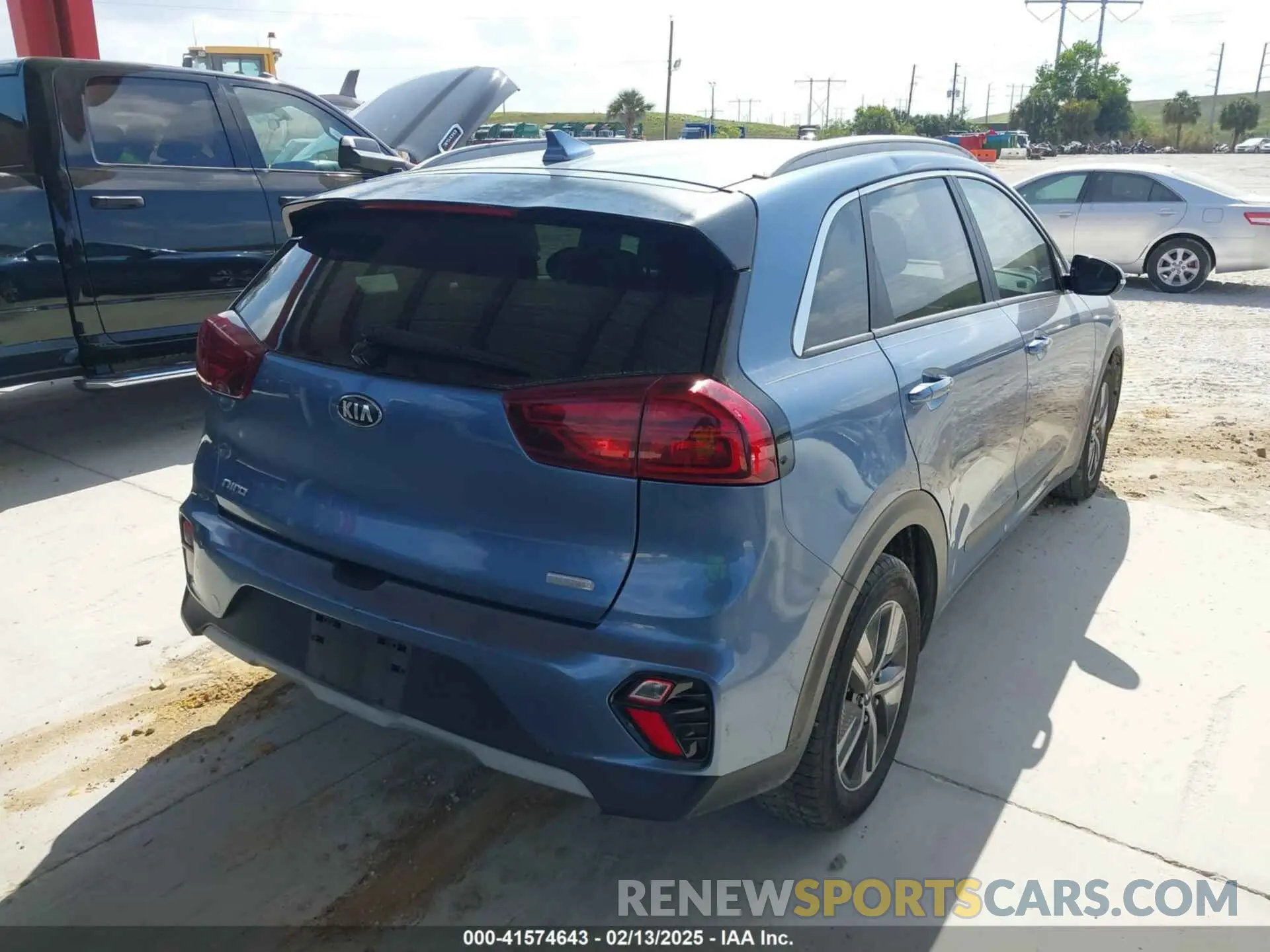 4 Photograph of a damaged car KNDCE3LCXM5481843 KIA NIRO 2021