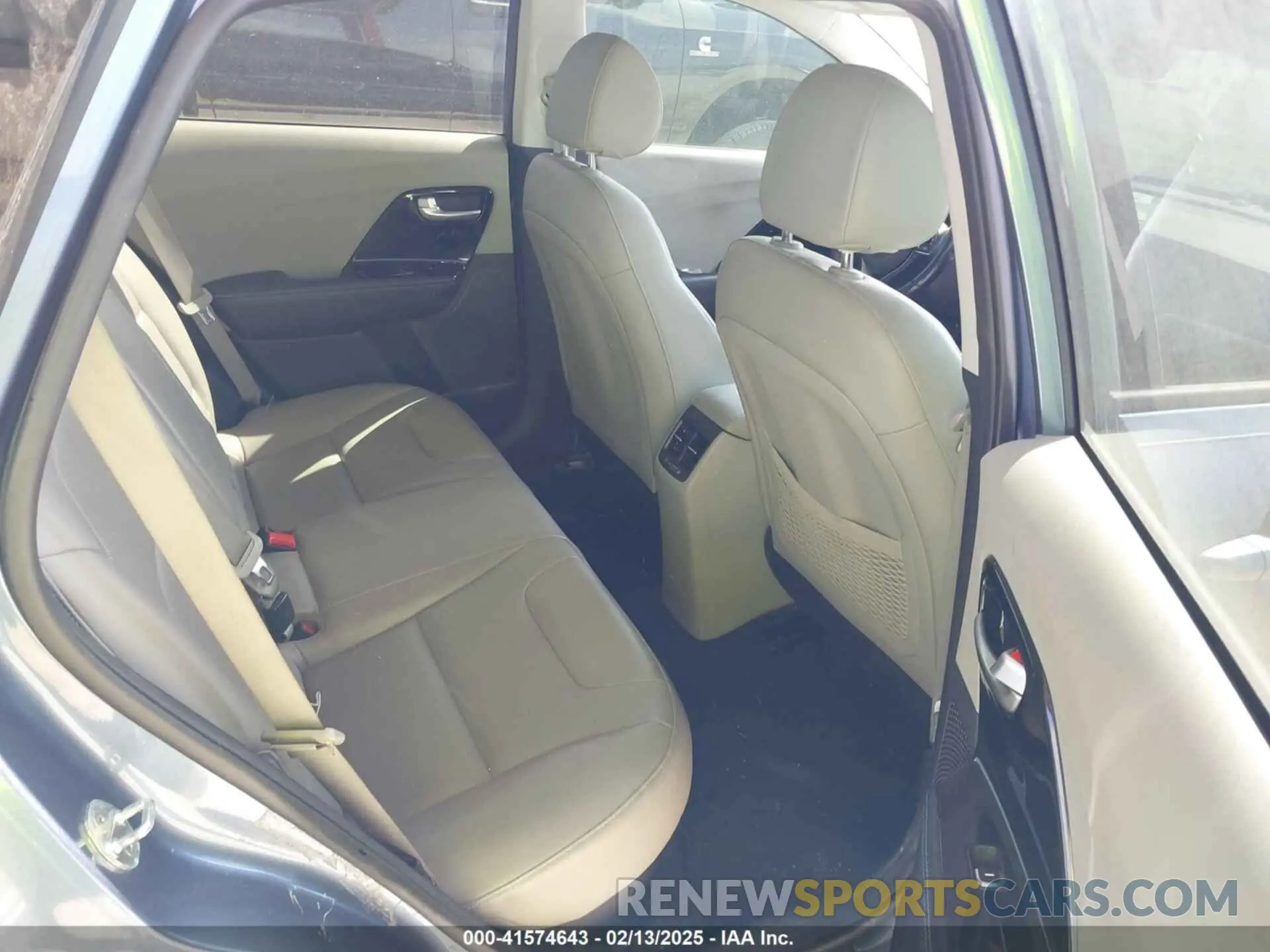 8 Photograph of a damaged car KNDCE3LCXM5481843 KIA NIRO 2021