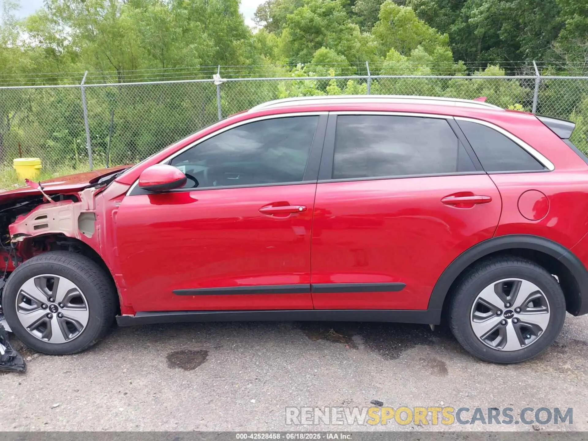 15 Photograph of a damaged car KNDCB3LC0N5502841 KIA NIRO 2022