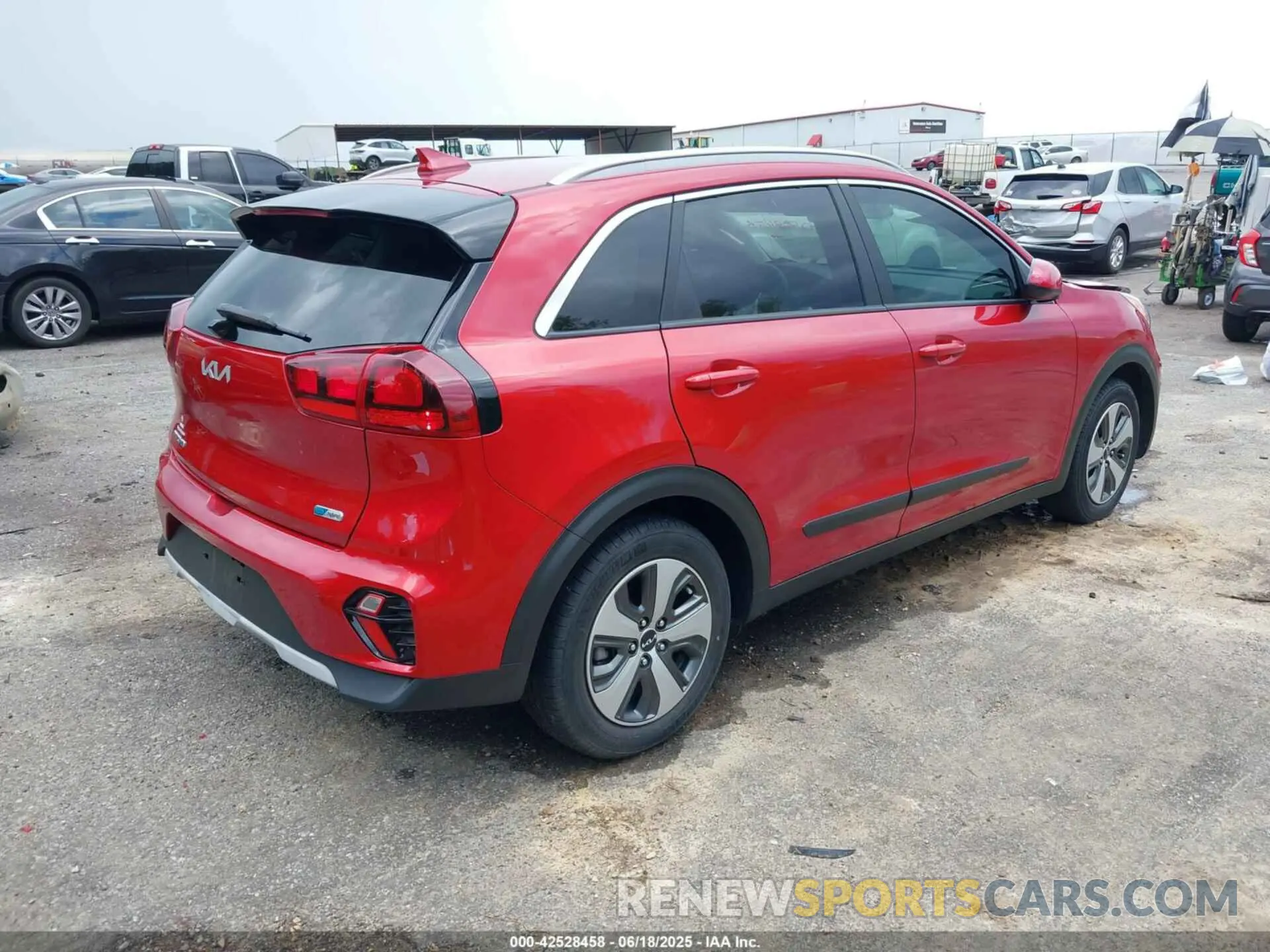 4 Photograph of a damaged car KNDCB3LC0N5502841 KIA NIRO 2022