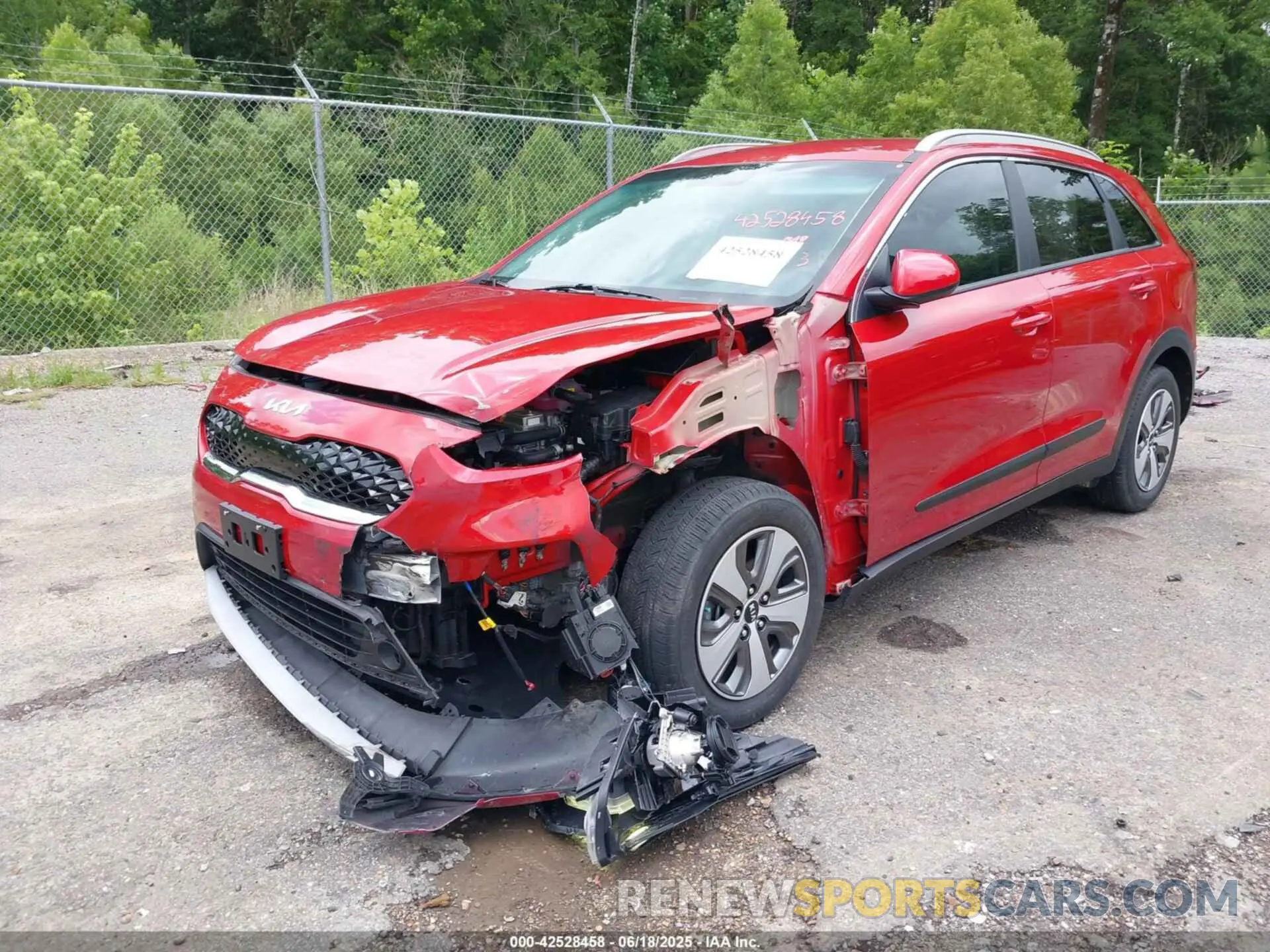 6 Photograph of a damaged car KNDCB3LC0N5502841 KIA NIRO 2022