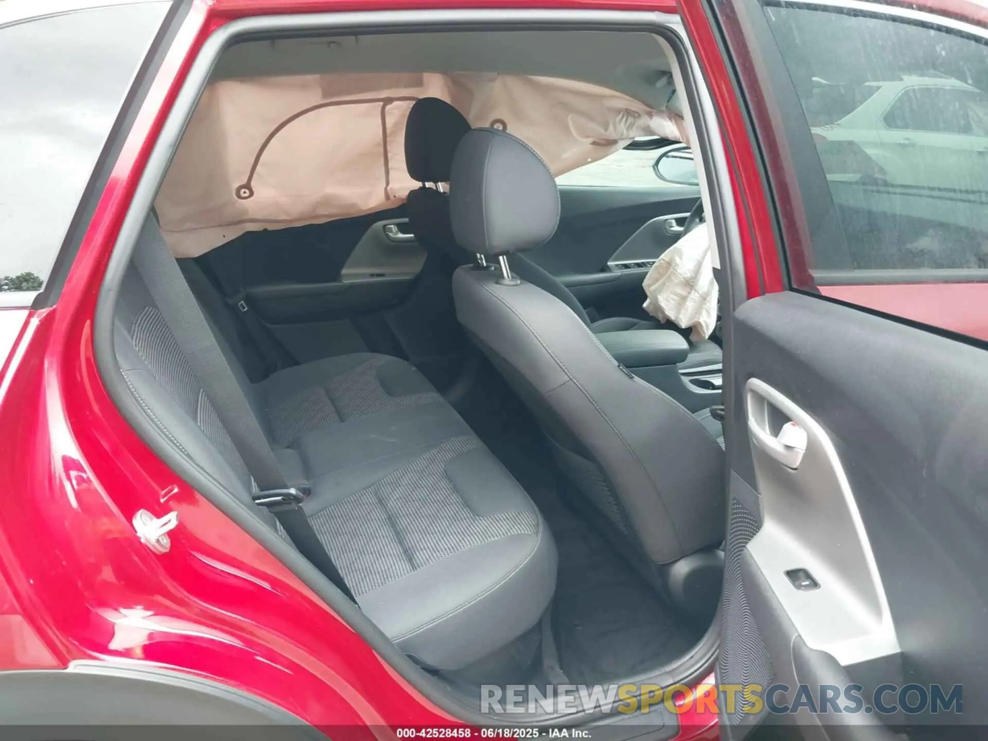 8 Photograph of a damaged car KNDCB3LC0N5502841 KIA NIRO 2022