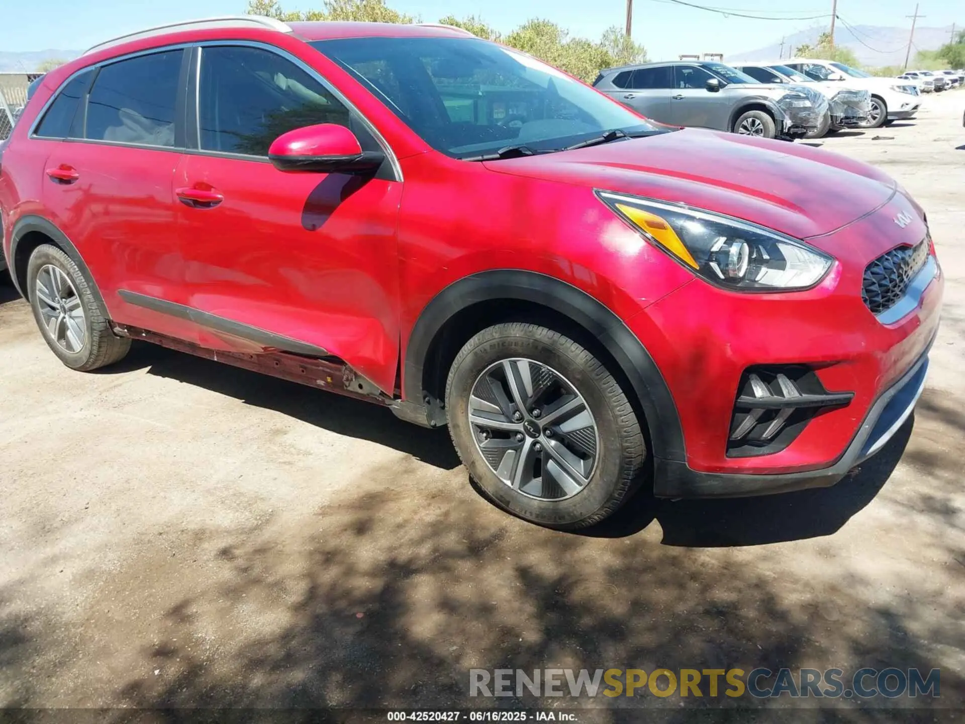 6 Photograph of a damaged car KNDCB3LC0N5548587 KIA NIRO 2022