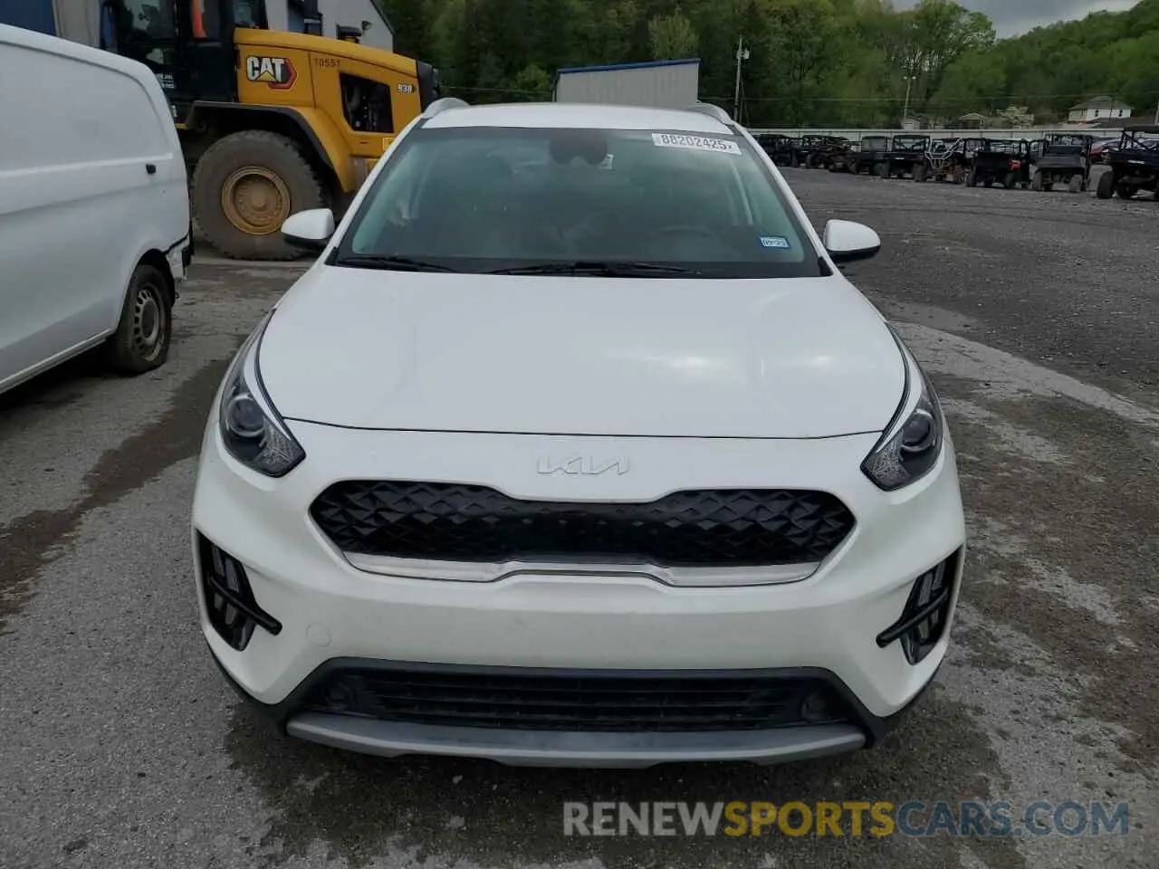 5 Photograph of a damaged car KNDCB3LC0N5549691 KIA NIRO 2022