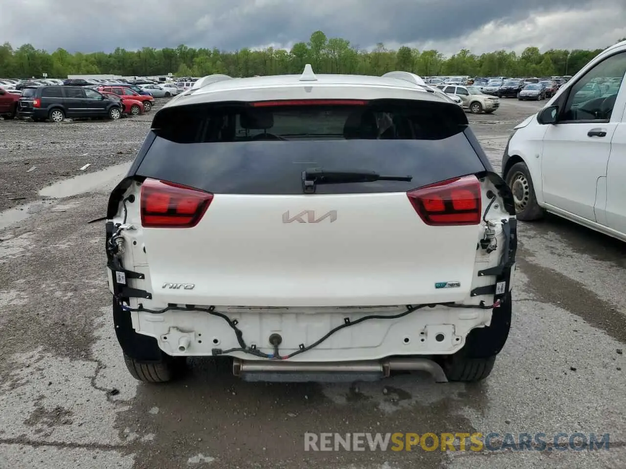 6 Photograph of a damaged car KNDCB3LC0N5549691 KIA NIRO 2022