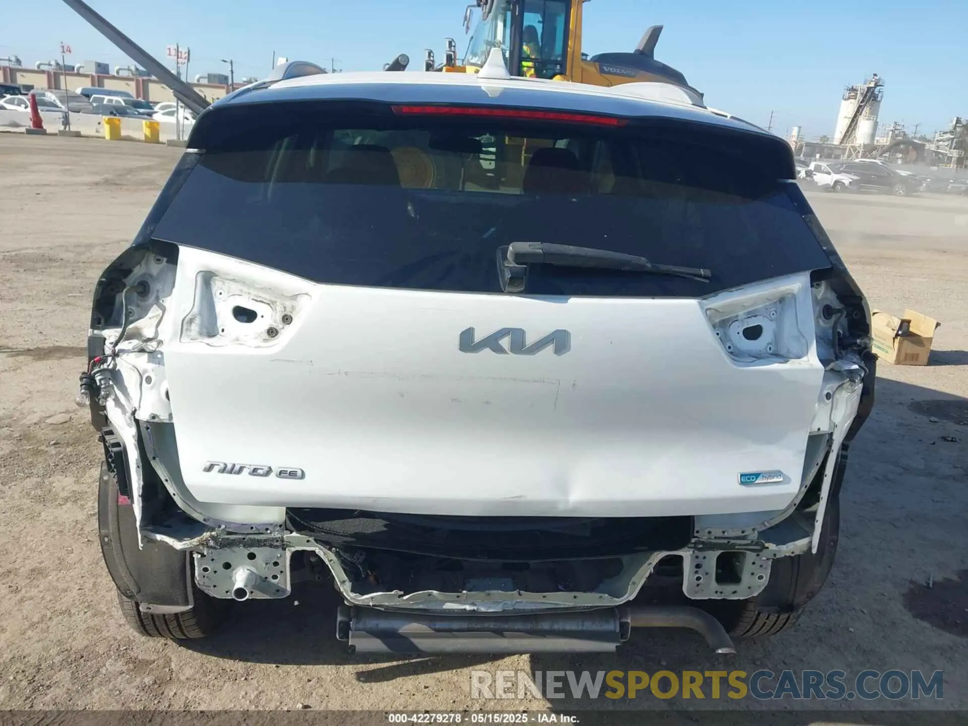 17 Photograph of a damaged car KNDCB3LC2N5519141 KIA NIRO 2022