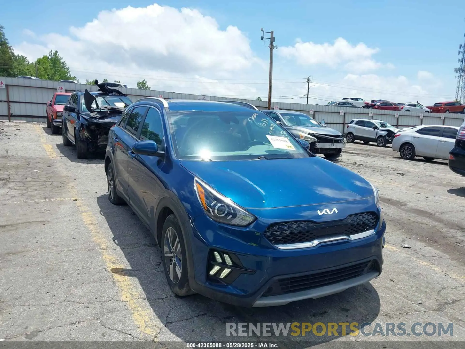1 Photograph of a damaged car KNDCB3LC2N5539938 KIA NIRO 2022