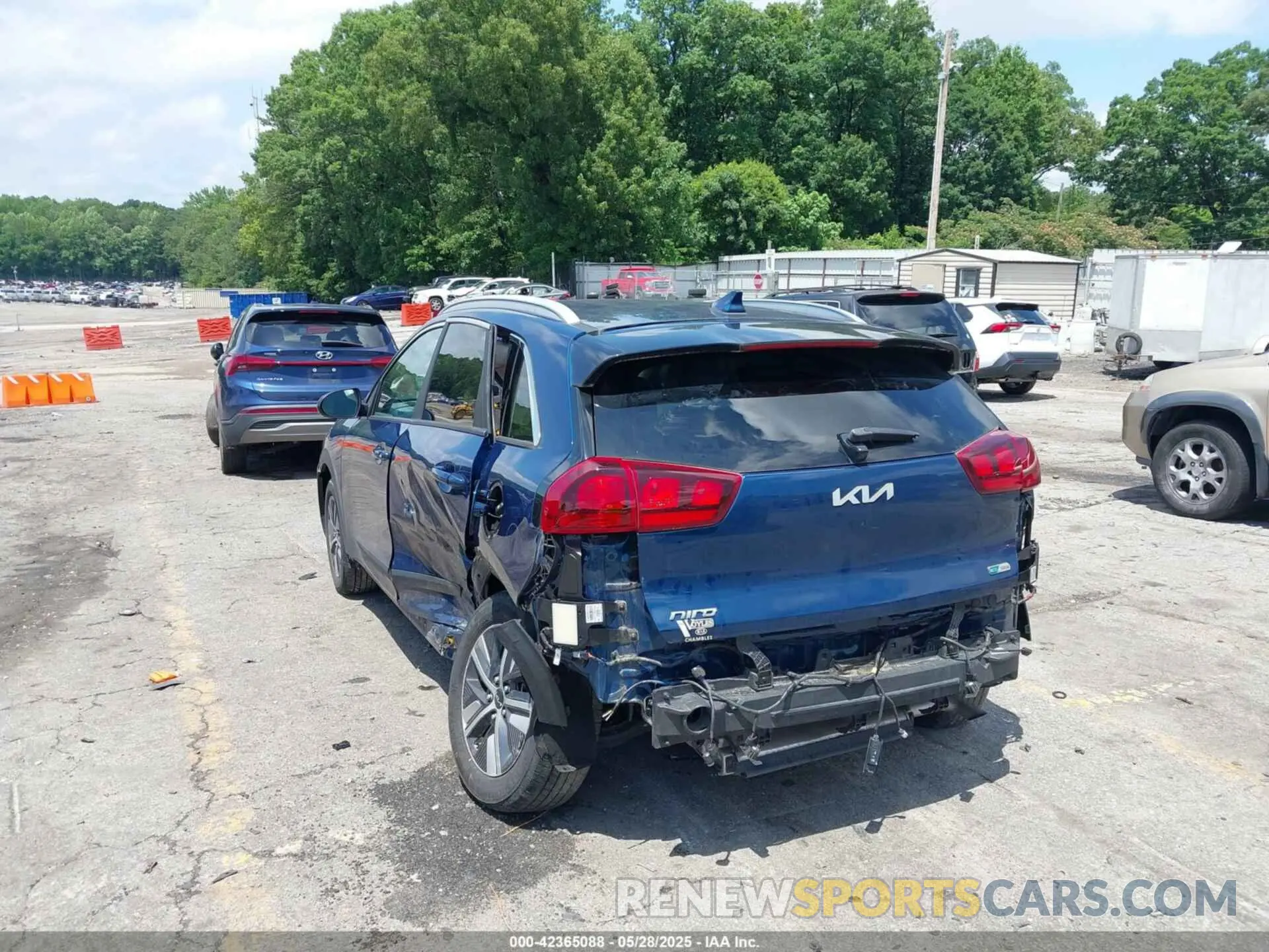 3 Photograph of a damaged car KNDCB3LC2N5539938 KIA NIRO 2022