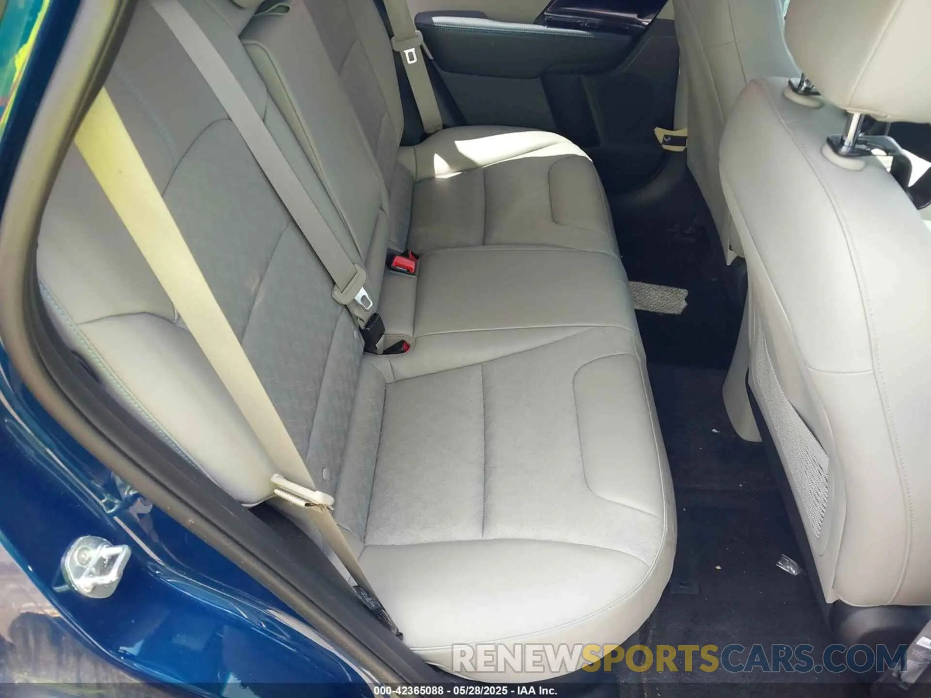 8 Photograph of a damaged car KNDCB3LC2N5539938 KIA NIRO 2022