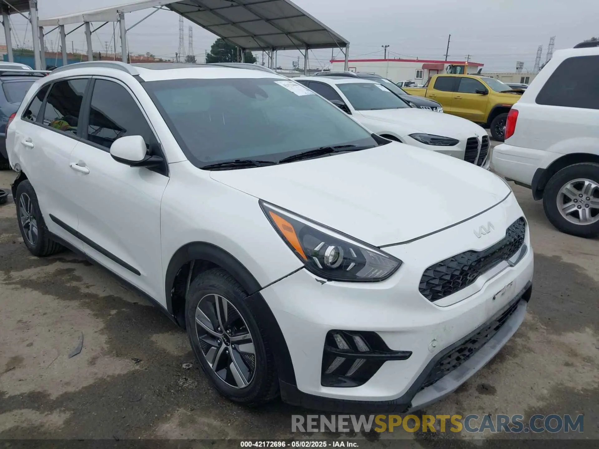 1 Photograph of a damaged car KNDCB3LC3N5547028 KIA NIRO 2022