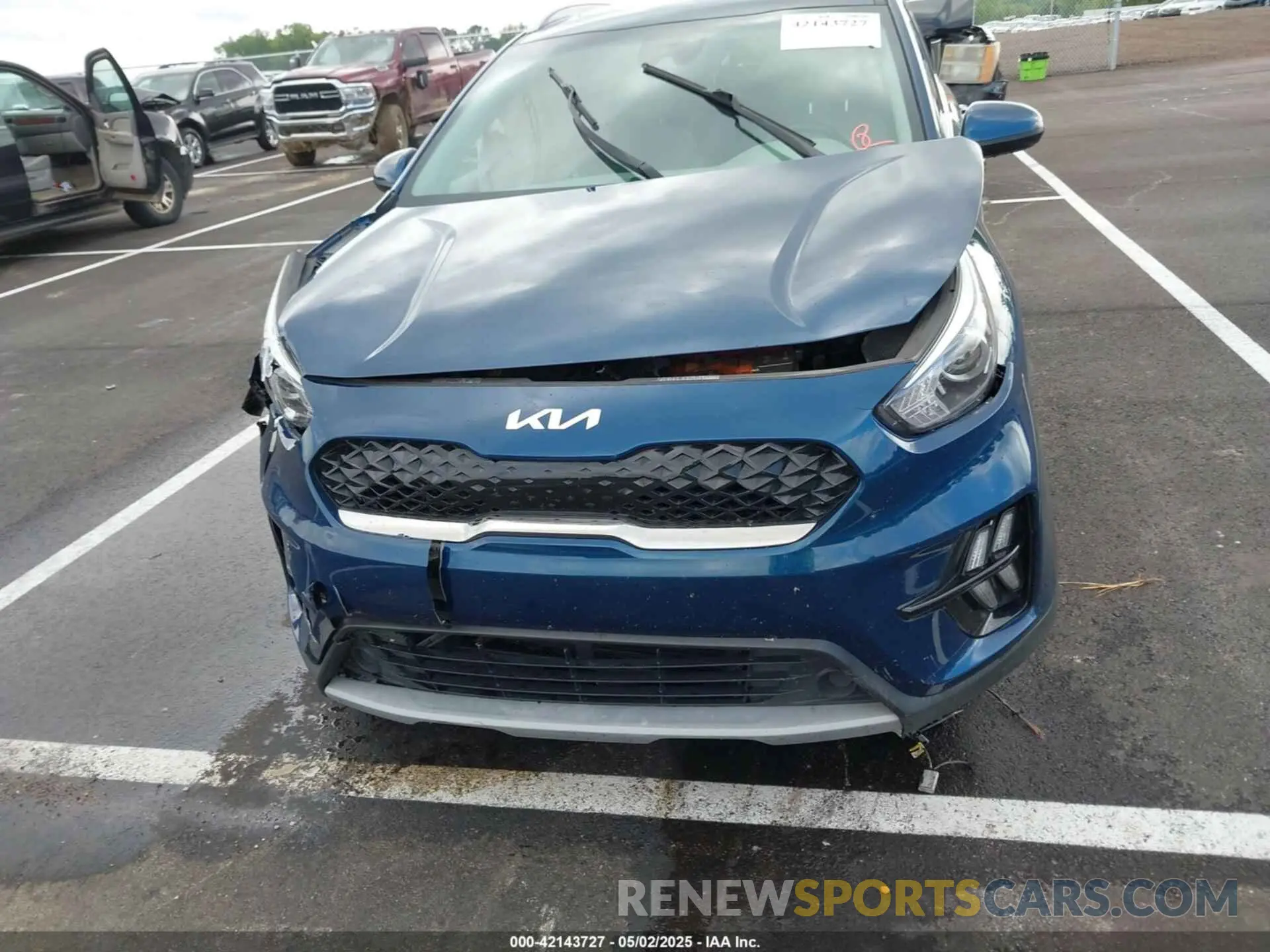 12 Photograph of a damaged car KNDCB3LC4N5545577 KIA NIRO 2022