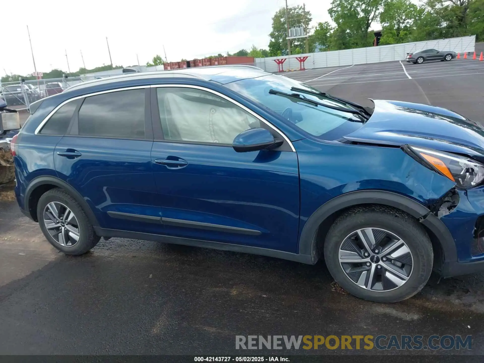 13 Photograph of a damaged car KNDCB3LC4N5545577 KIA NIRO 2022