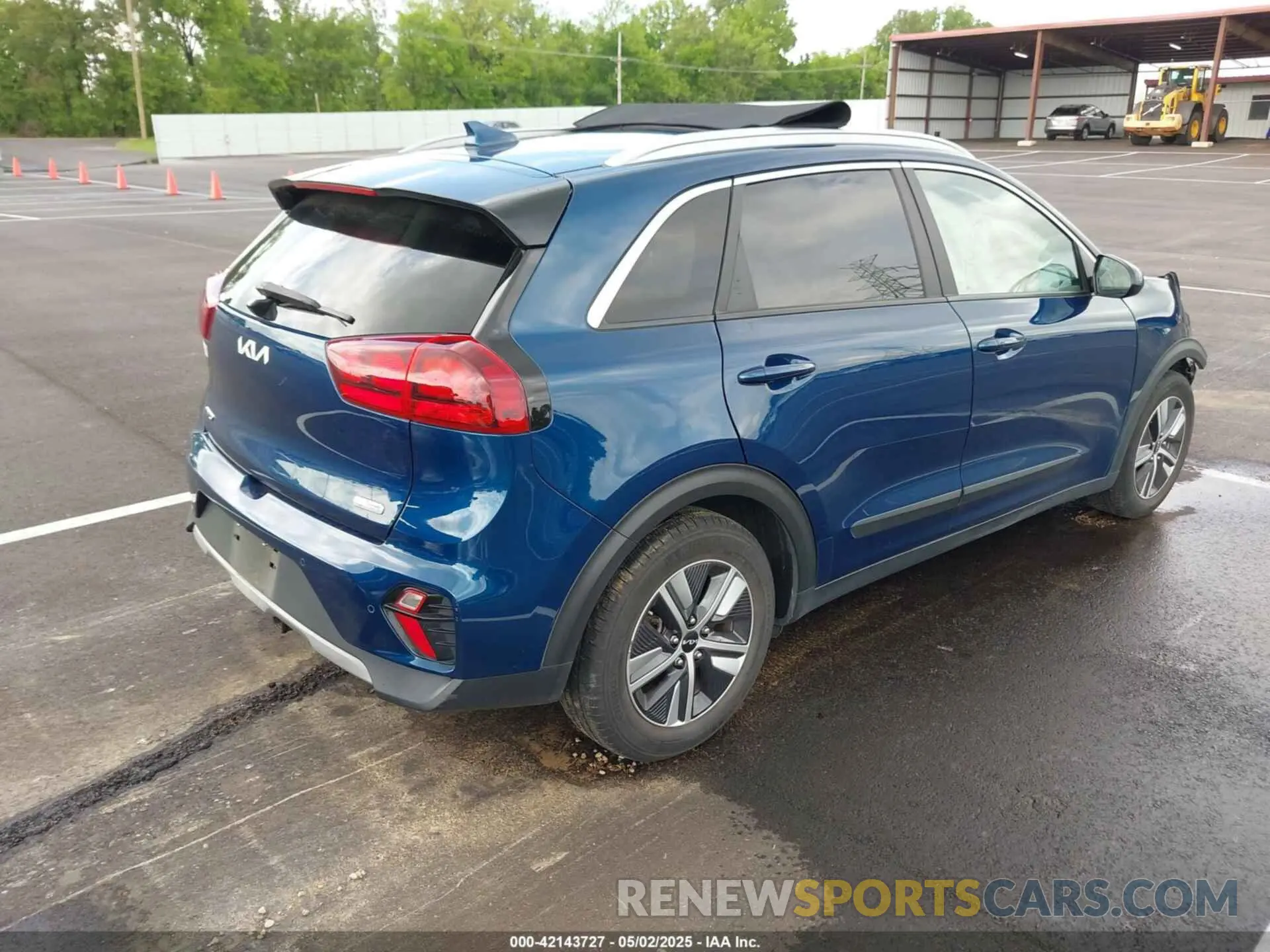 4 Photograph of a damaged car KNDCB3LC4N5545577 KIA NIRO 2022