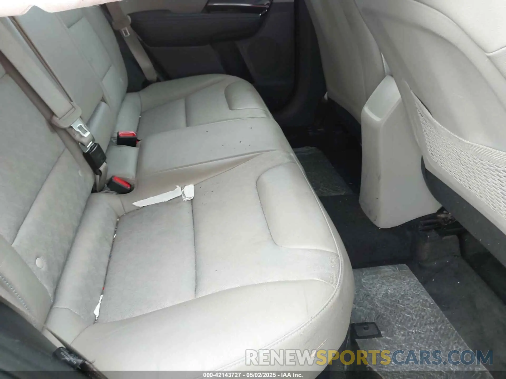 8 Photograph of a damaged car KNDCB3LC4N5545577 KIA NIRO 2022