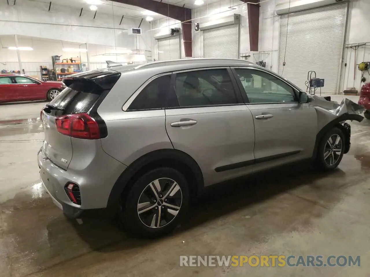 3 Photograph of a damaged car KNDCB3LC6N5546682 KIA NIRO 2022