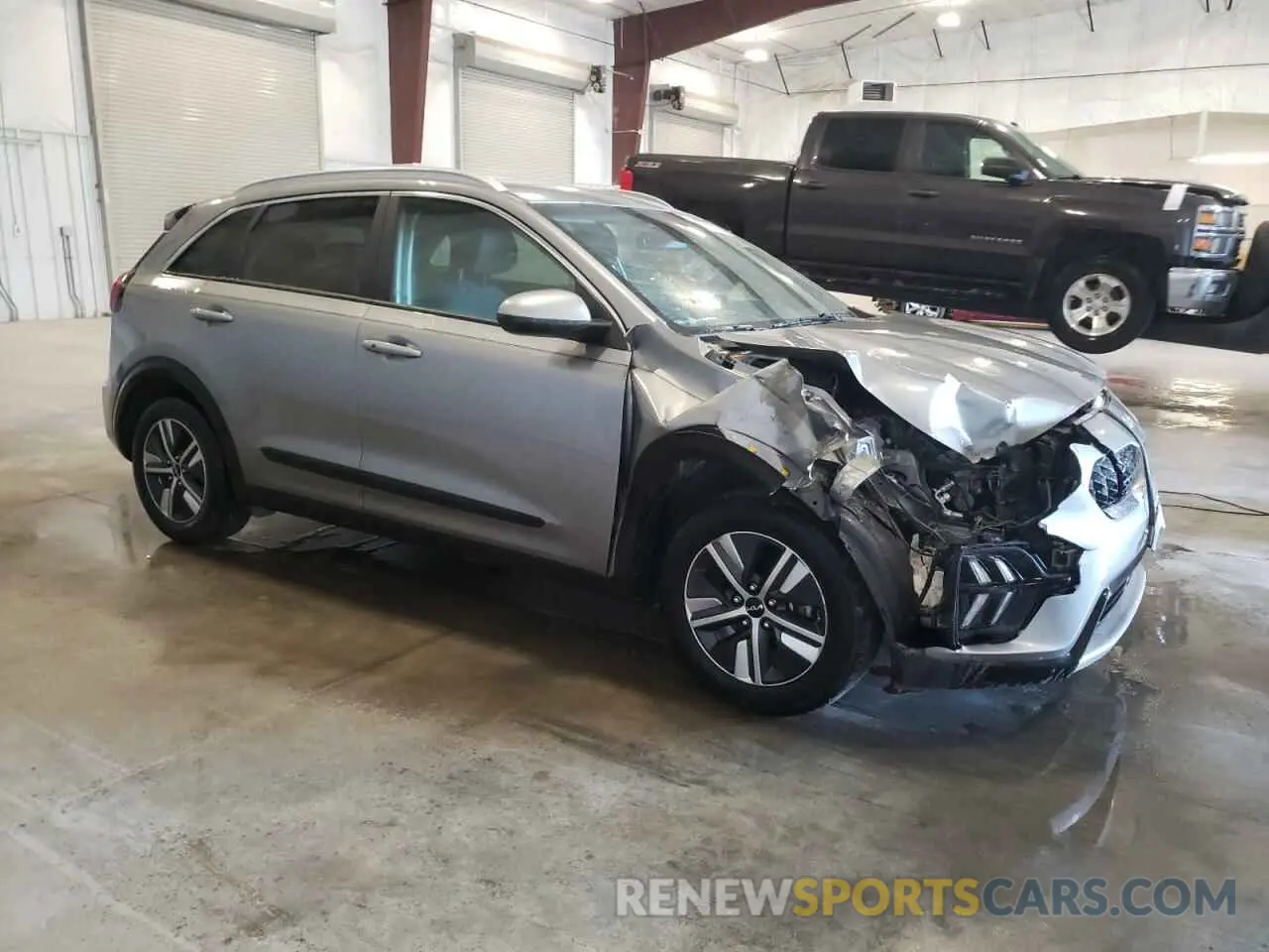 4 Photograph of a damaged car KNDCB3LC6N5546682 KIA NIRO 2022