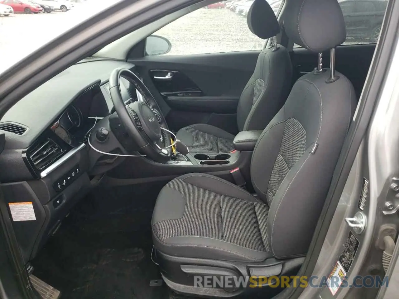 7 Photograph of a damaged car KNDCB3LC6N5546682 KIA NIRO 2022