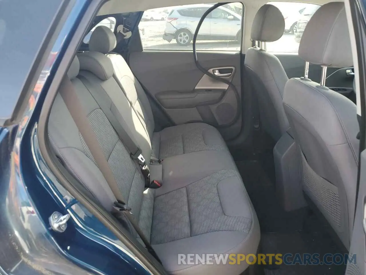 11 Photograph of a damaged car KNDCB3LC7N5532550 KIA NIRO 2022