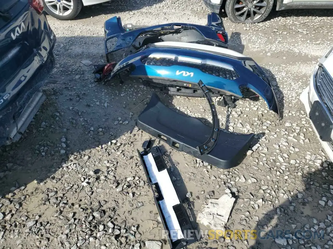 13 Photograph of a damaged car KNDCB3LC7N5532550 KIA NIRO 2022