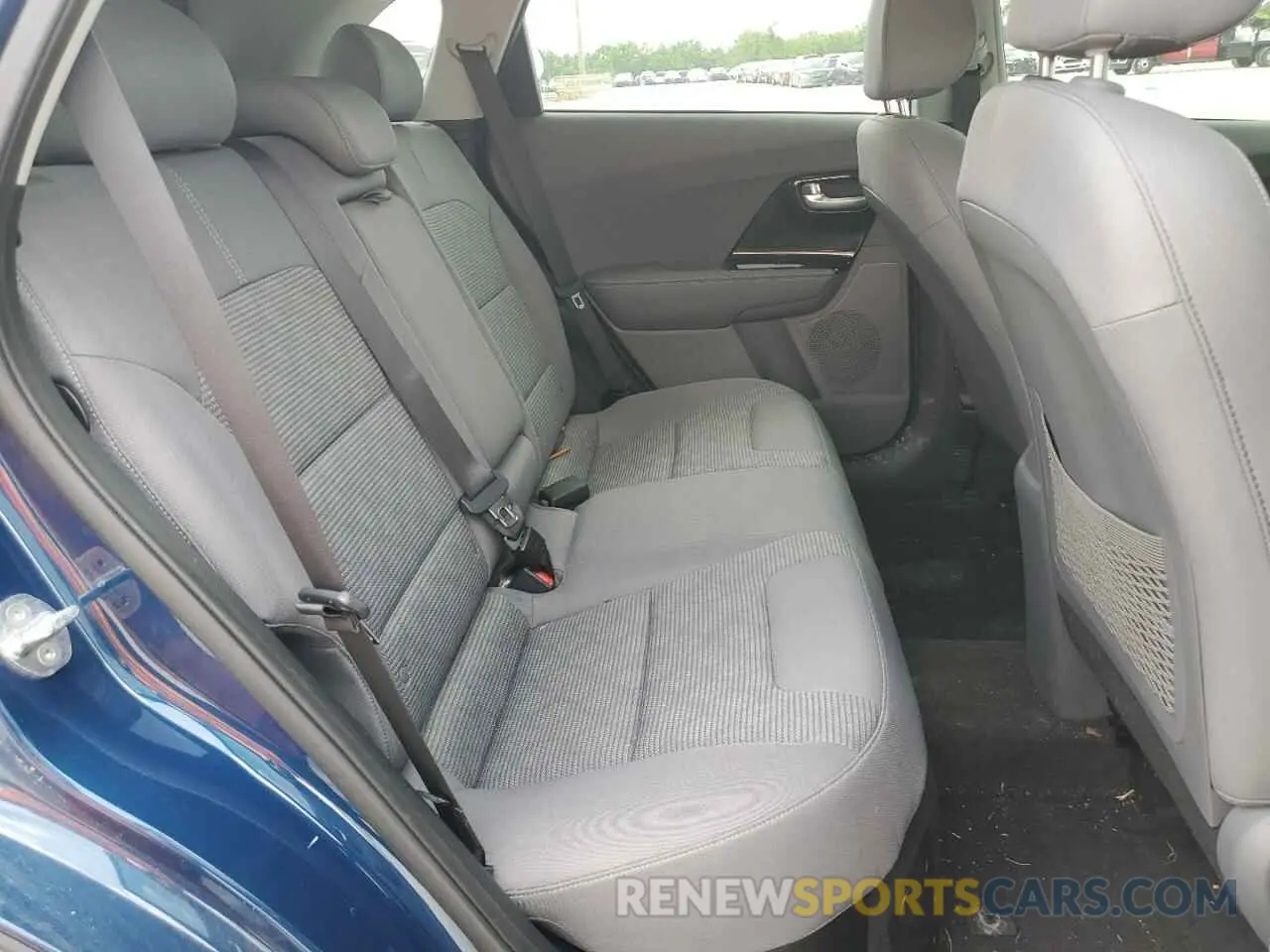 11 Photograph of a damaged car KNDCB3LC7N5546741 KIA NIRO 2022