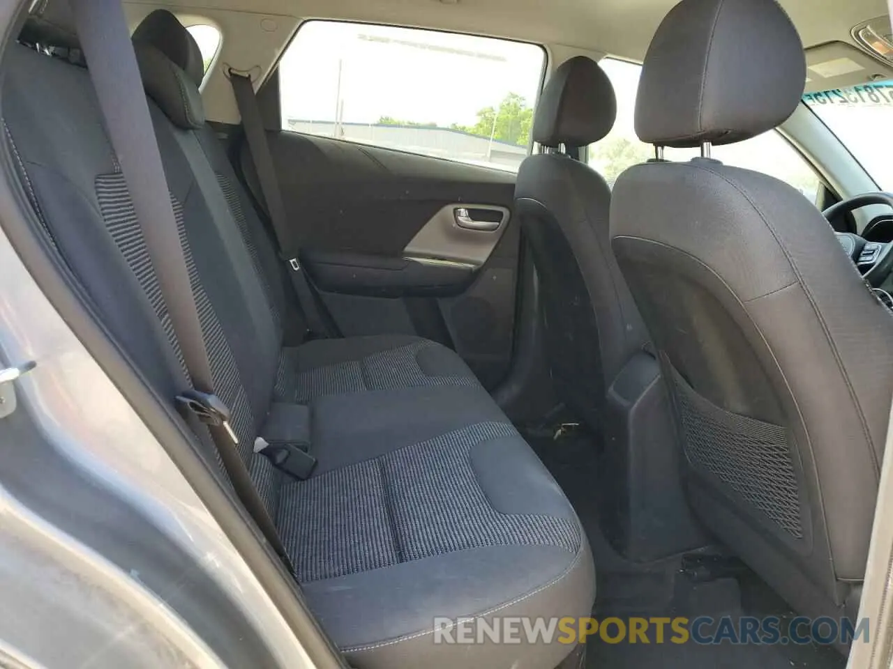 10 Photograph of a damaged car KNDCB3LC9N5535093 KIA NIRO 2022