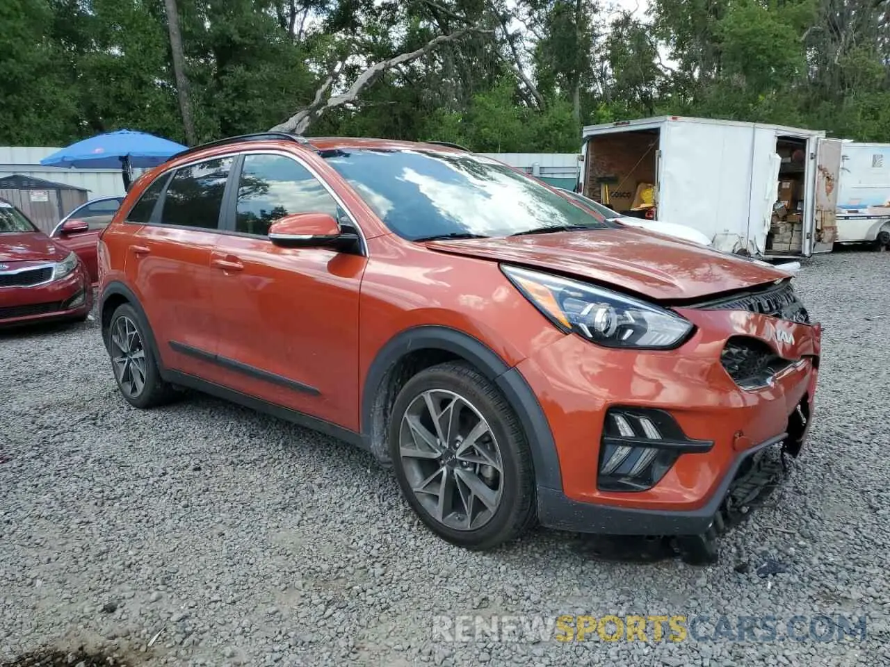 4 Photograph of a damaged car KNDCC3LC0N5494866 KIA NIRO 2022