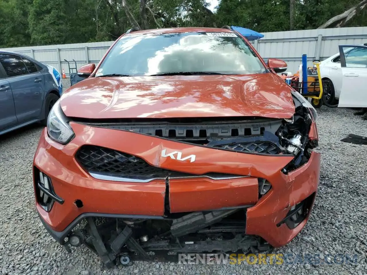 5 Photograph of a damaged car KNDCC3LC0N5494866 KIA NIRO 2022