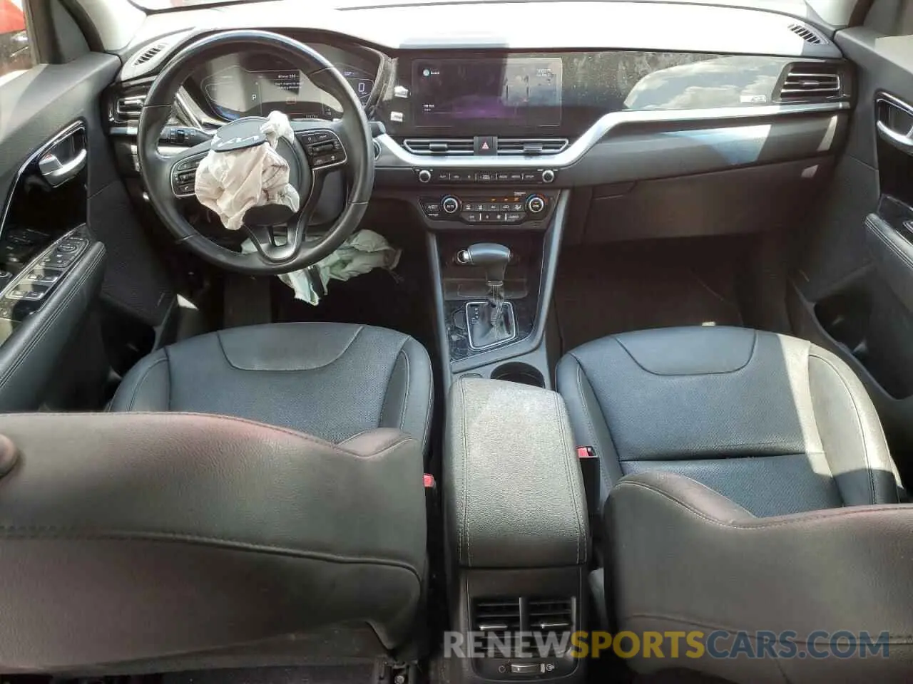 8 Photograph of a damaged car KNDCC3LC0N5494866 KIA NIRO 2022