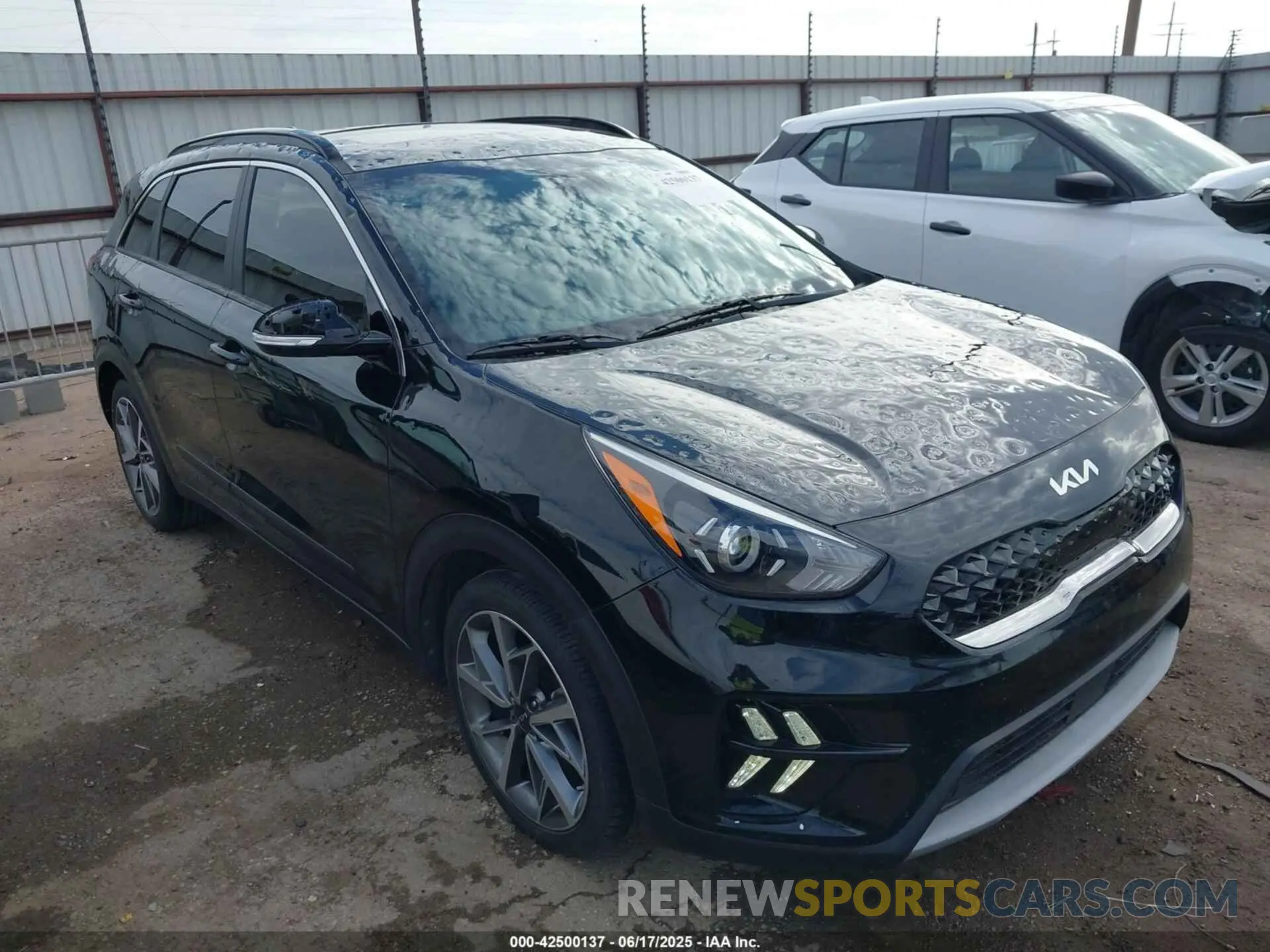 1 Photograph of a damaged car KNDCC3LC3N5515712 KIA NIRO 2022