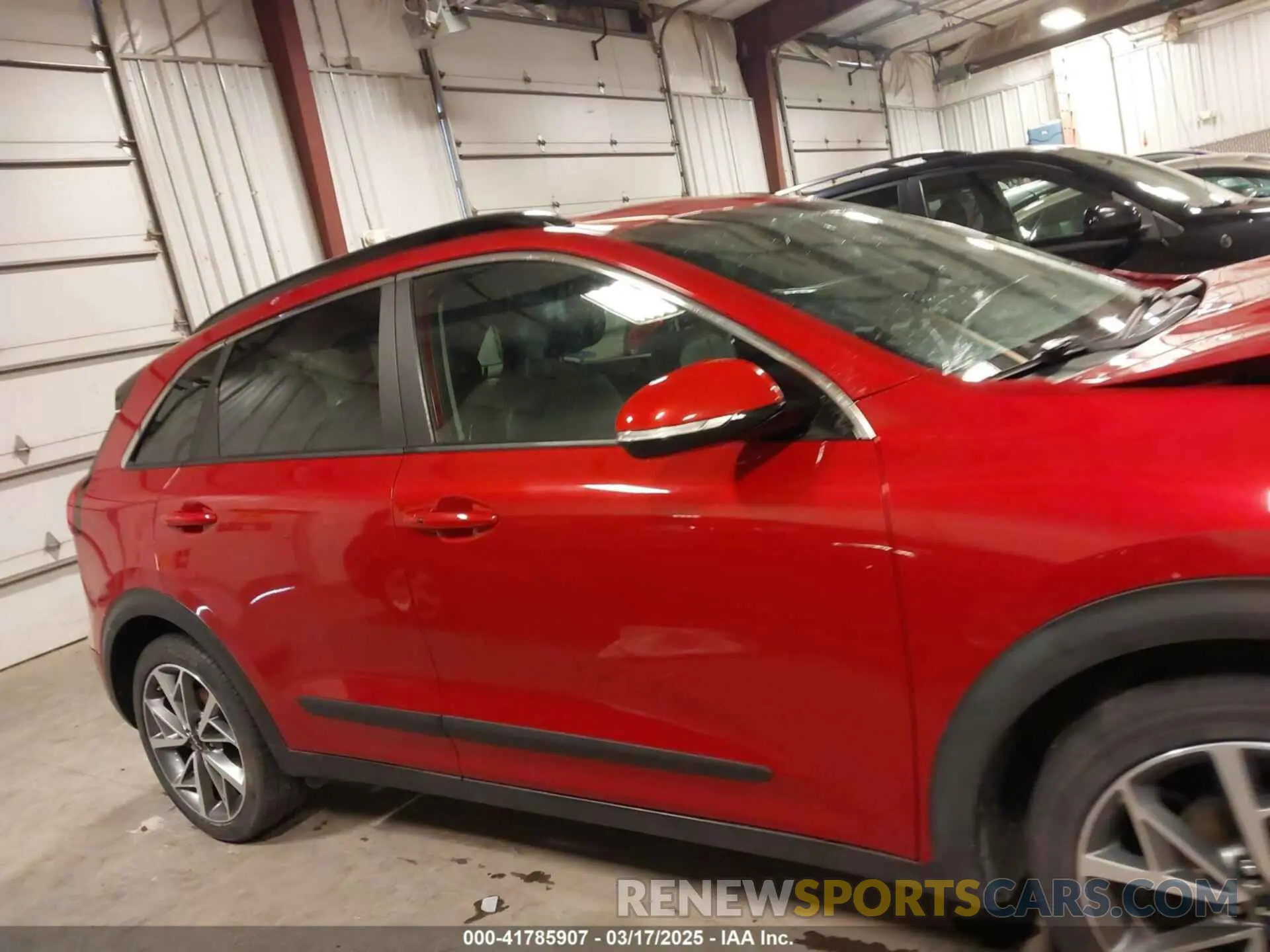 14 Photograph of a damaged car KNDCC3LC4N5518800 KIA NIRO 2022