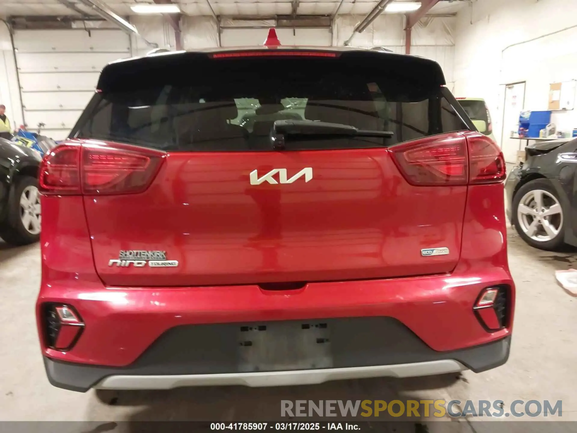 17 Photograph of a damaged car KNDCC3LC4N5518800 KIA NIRO 2022