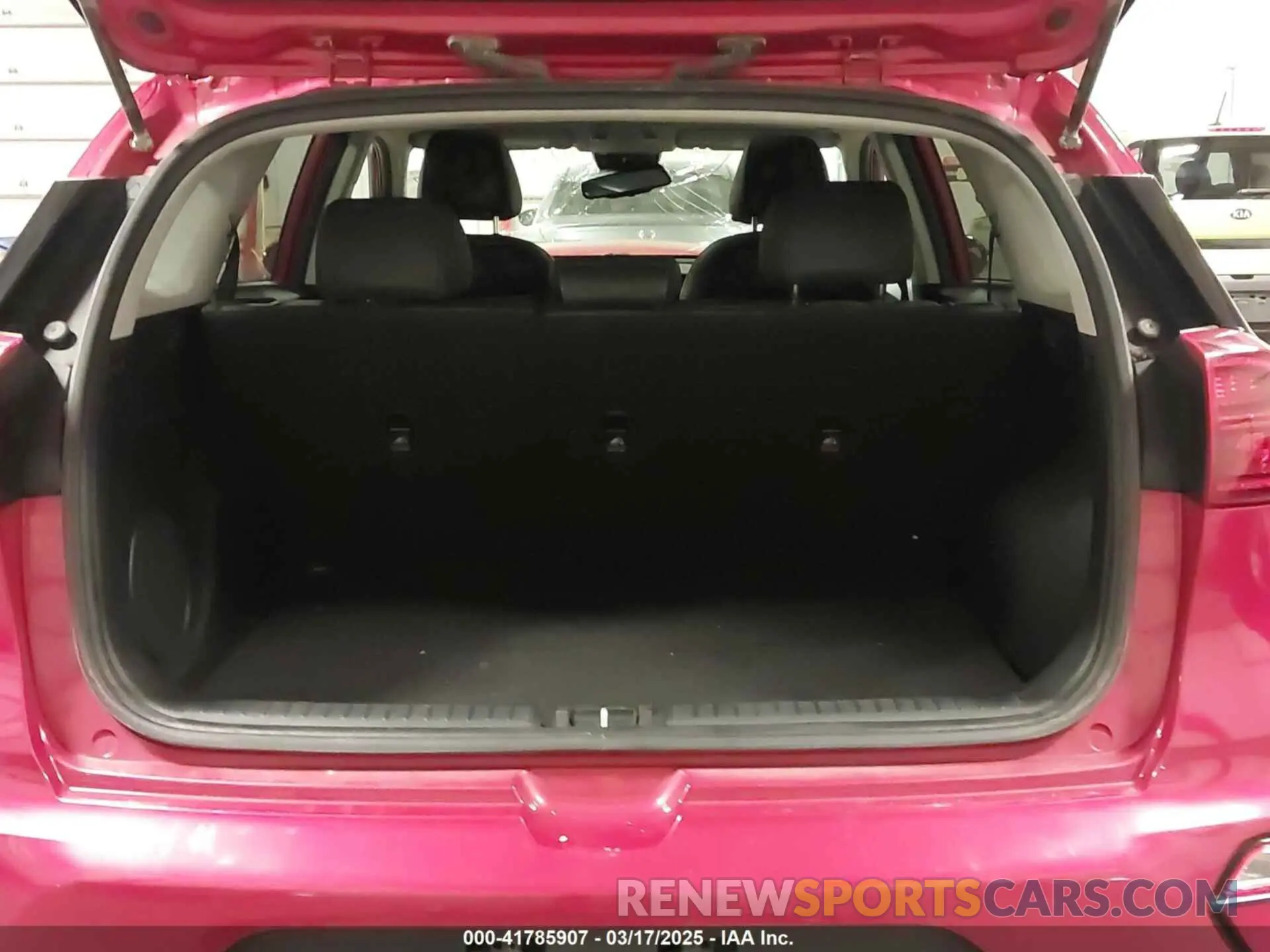 18 Photograph of a damaged car KNDCC3LC4N5518800 KIA NIRO 2022
