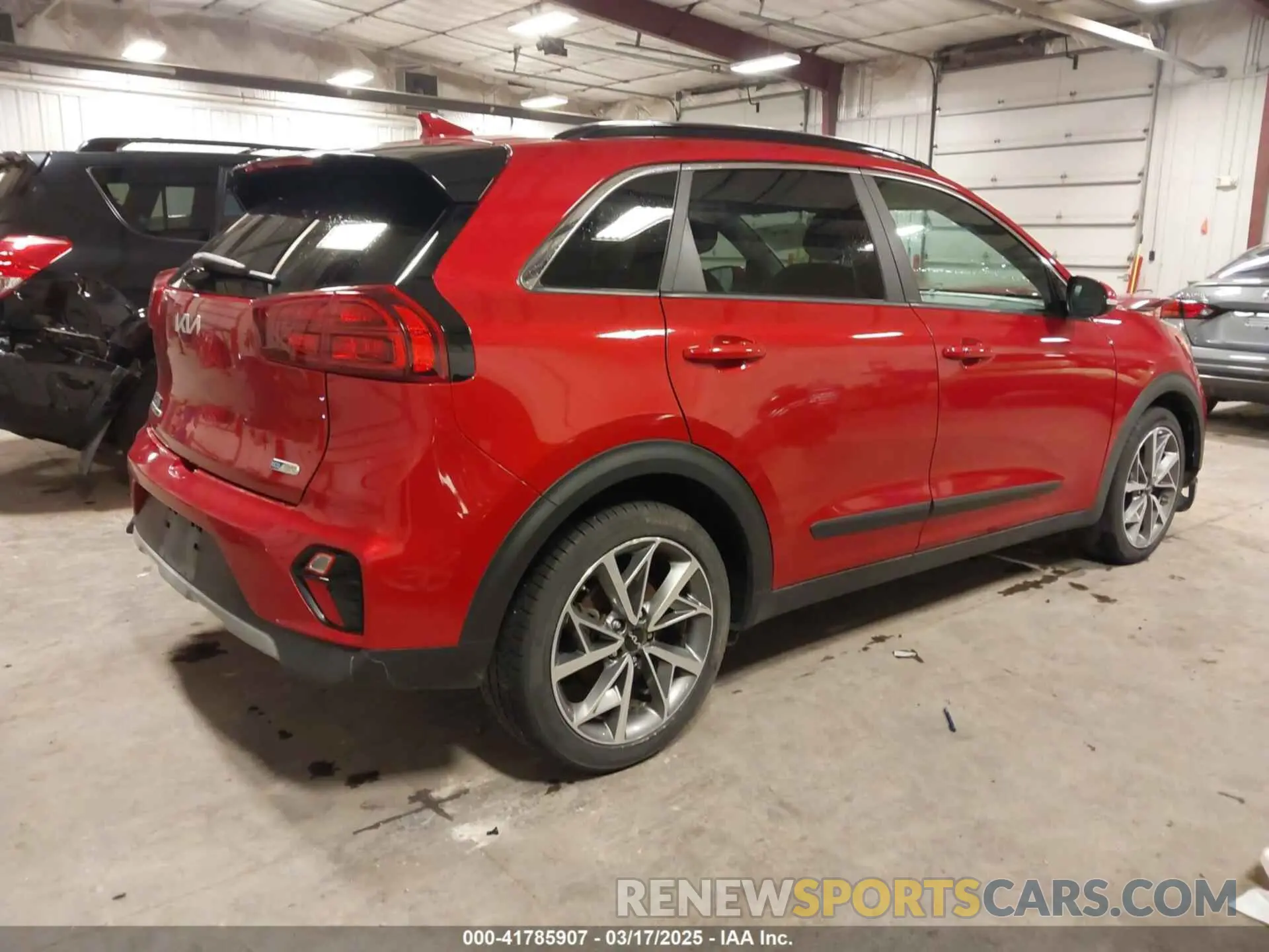 4 Photograph of a damaged car KNDCC3LC4N5518800 KIA NIRO 2022