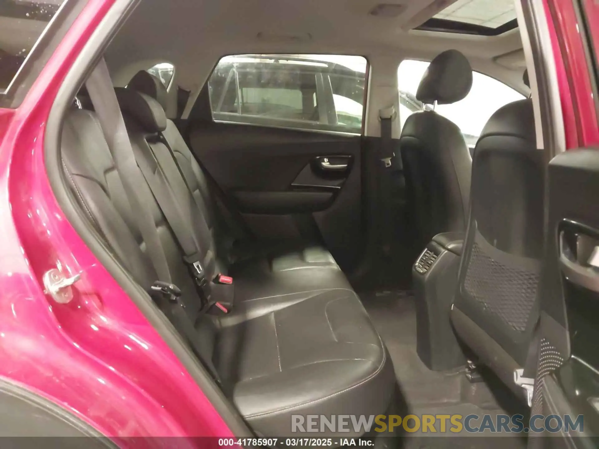 8 Photograph of a damaged car KNDCC3LC4N5518800 KIA NIRO 2022