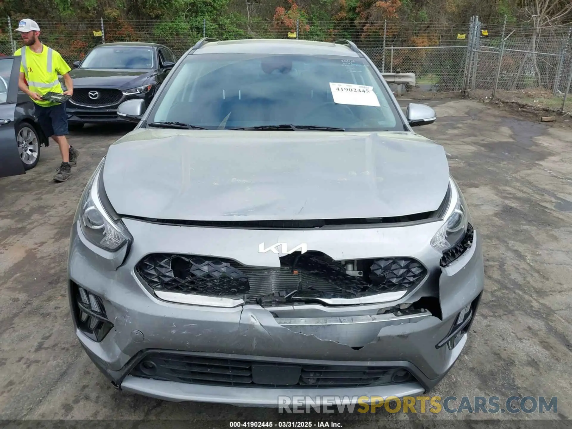 12 Photograph of a damaged car KNDCC3LC4N5522135 KIA NIRO 2022
