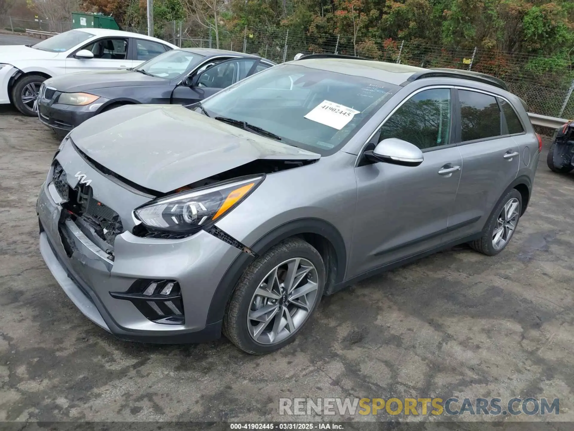 2 Photograph of a damaged car KNDCC3LC4N5522135 KIA NIRO 2022
