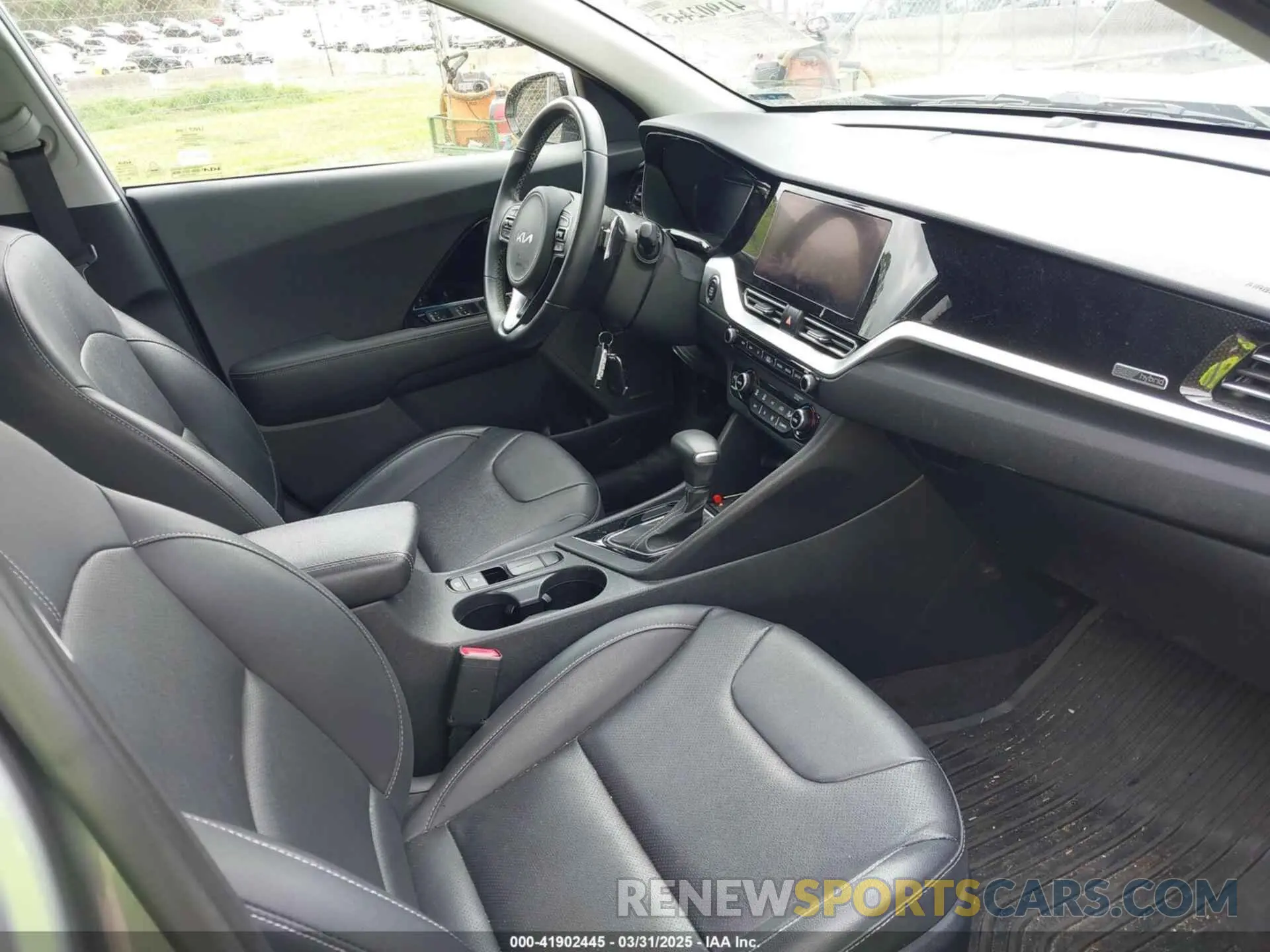 5 Photograph of a damaged car KNDCC3LC4N5522135 KIA NIRO 2022