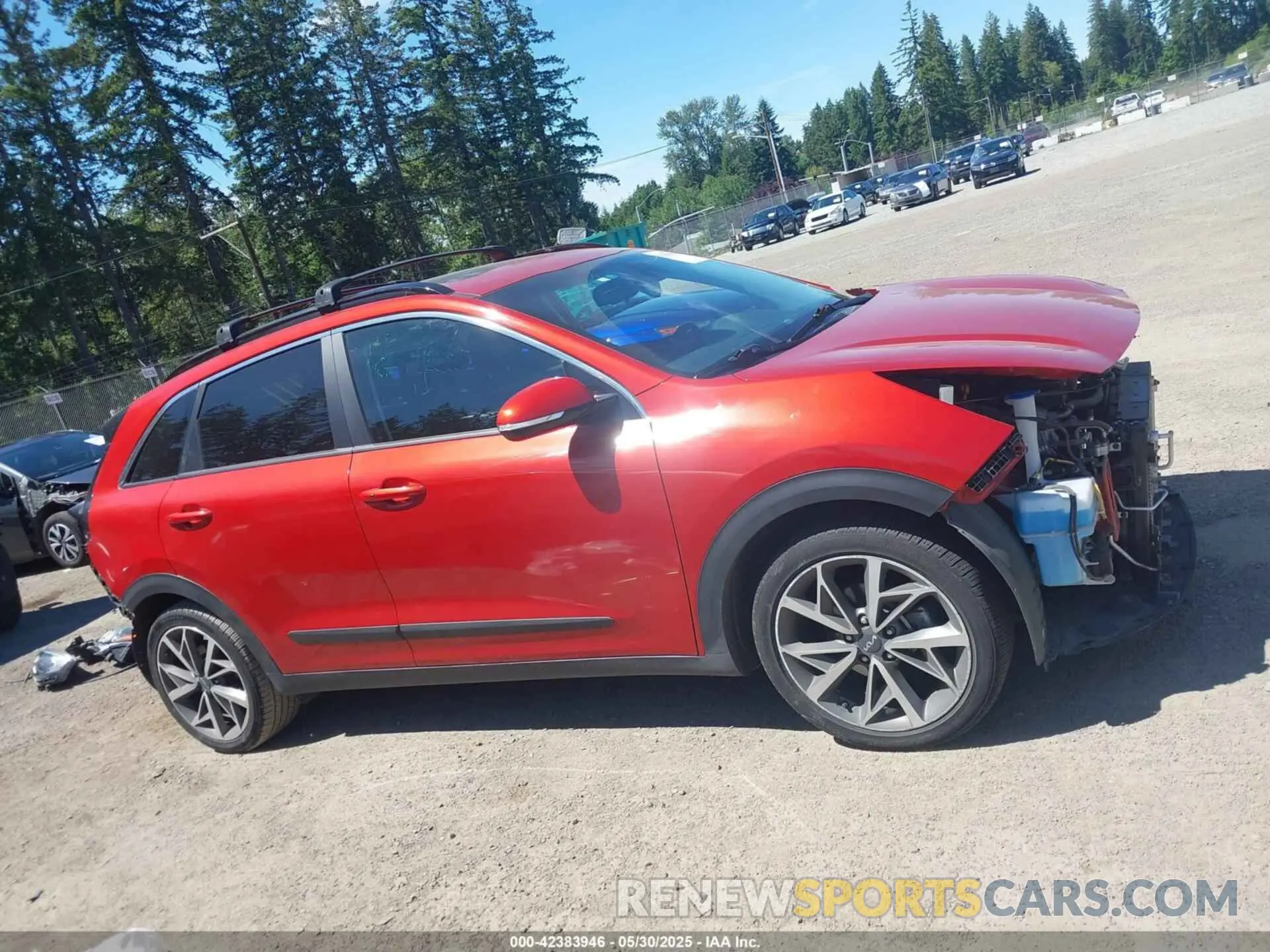 14 Photograph of a damaged car KNDCC3LCXN5495264 KIA NIRO 2022