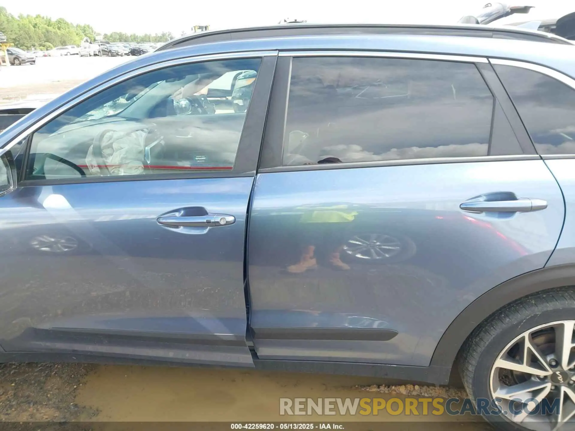 15 Photograph of a damaged car KNDCC3LCXN5502245 KIA NIRO 2022