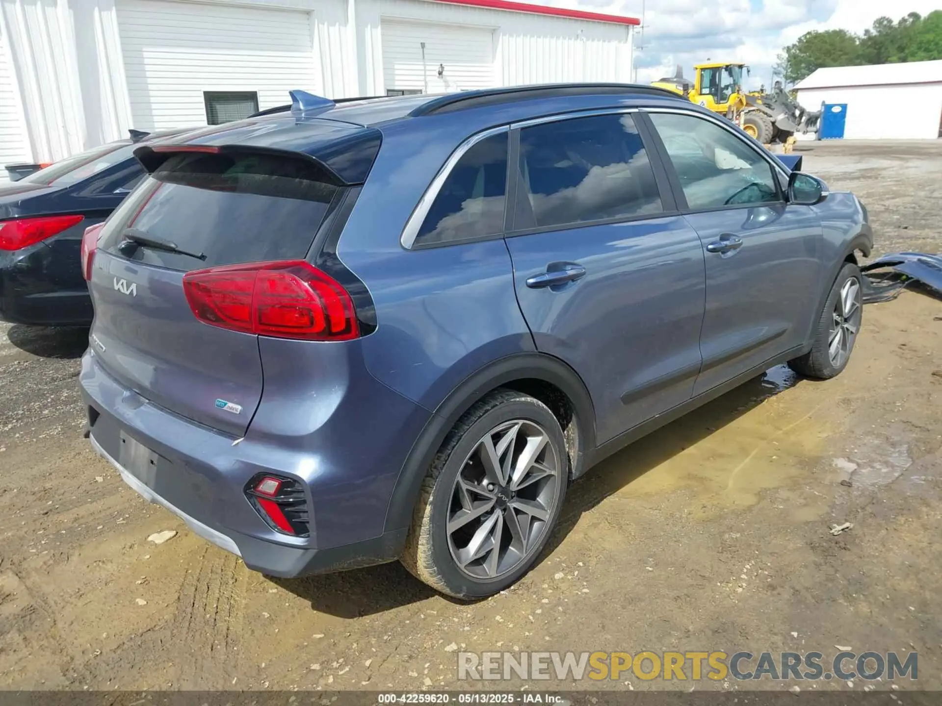 4 Photograph of a damaged car KNDCC3LCXN5502245 KIA NIRO 2022