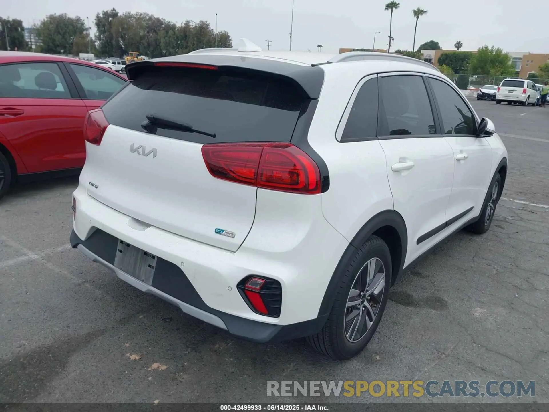 4 Photograph of a damaged car KNDCE3LC3N5489848 KIA NIRO 2022