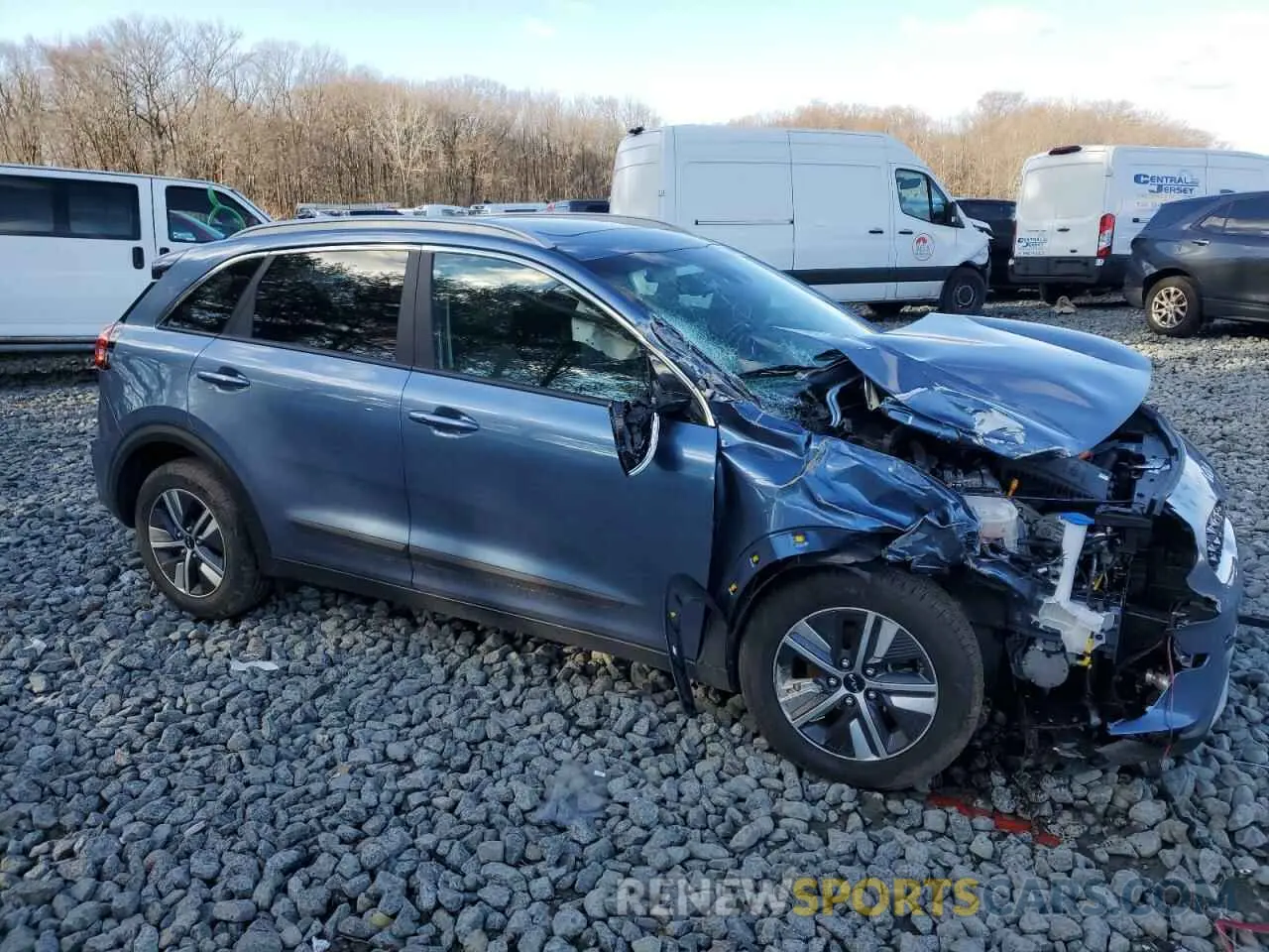 4 Photograph of a damaged car KNDCE3LC3N5525845 KIA NIRO 2022