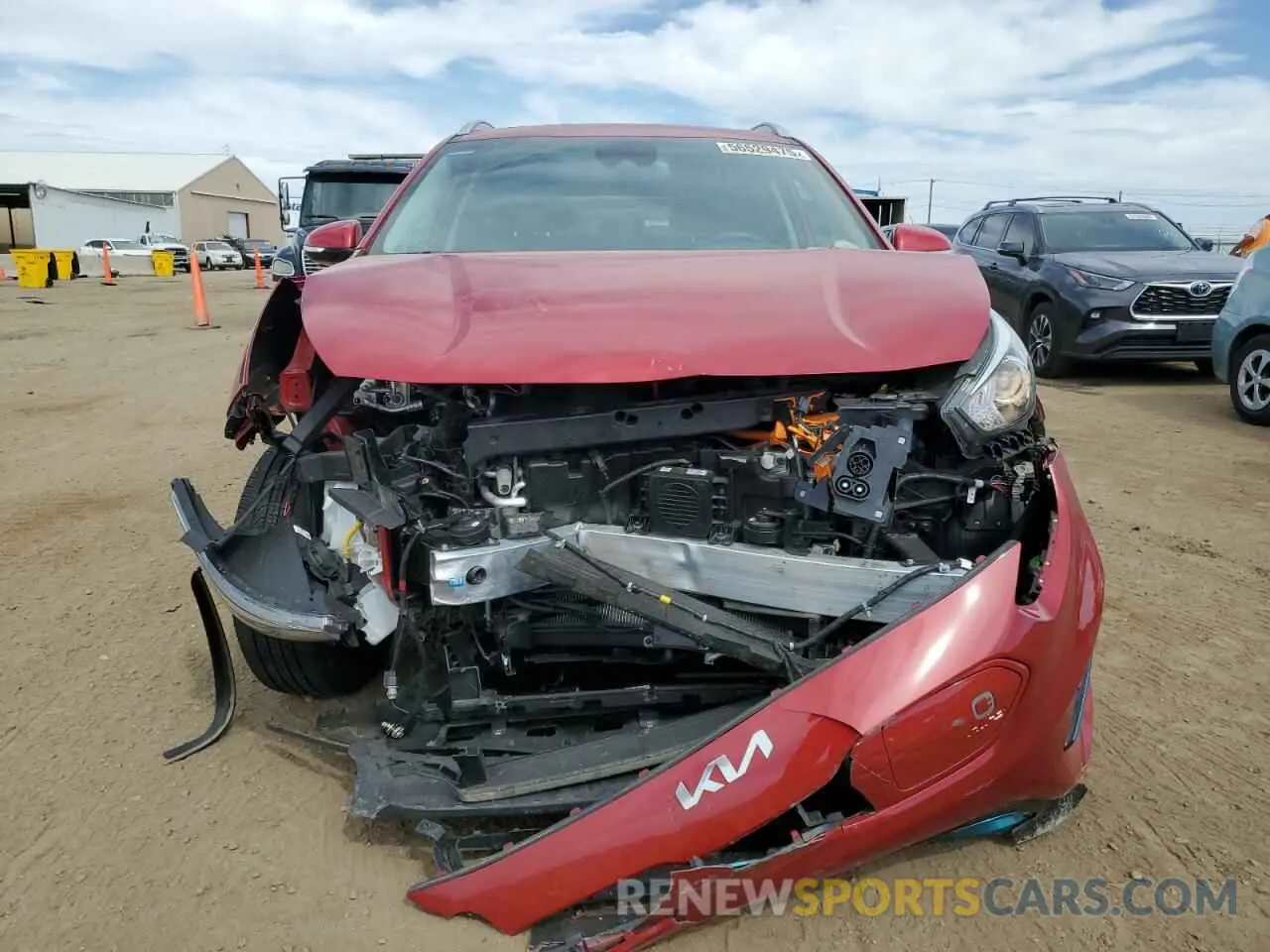 5 Photograph of a damaged car KNDCE3LG4N5149627 KIA NIRO 2022
