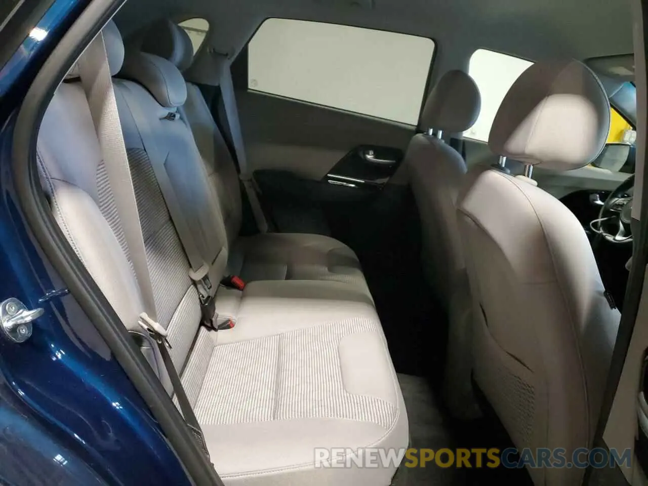 11 Photograph of a damaged car KNDCM3LD6N5543414 KIA NIRO 2022