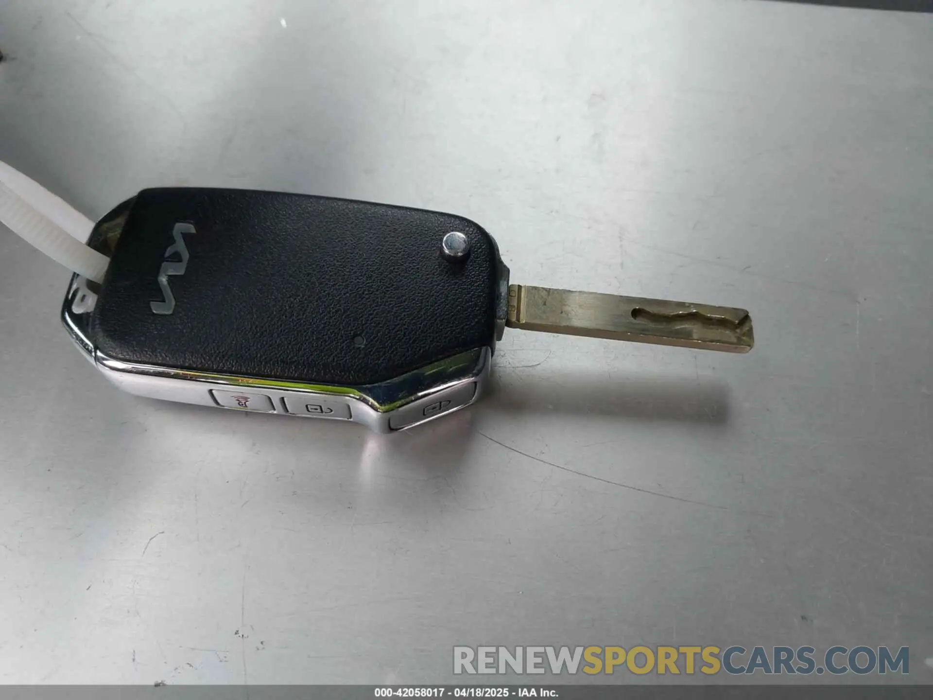 11 Фотография поврежденного автомобиля KNDCP3LE4P5084838 KIA NIRO 2023