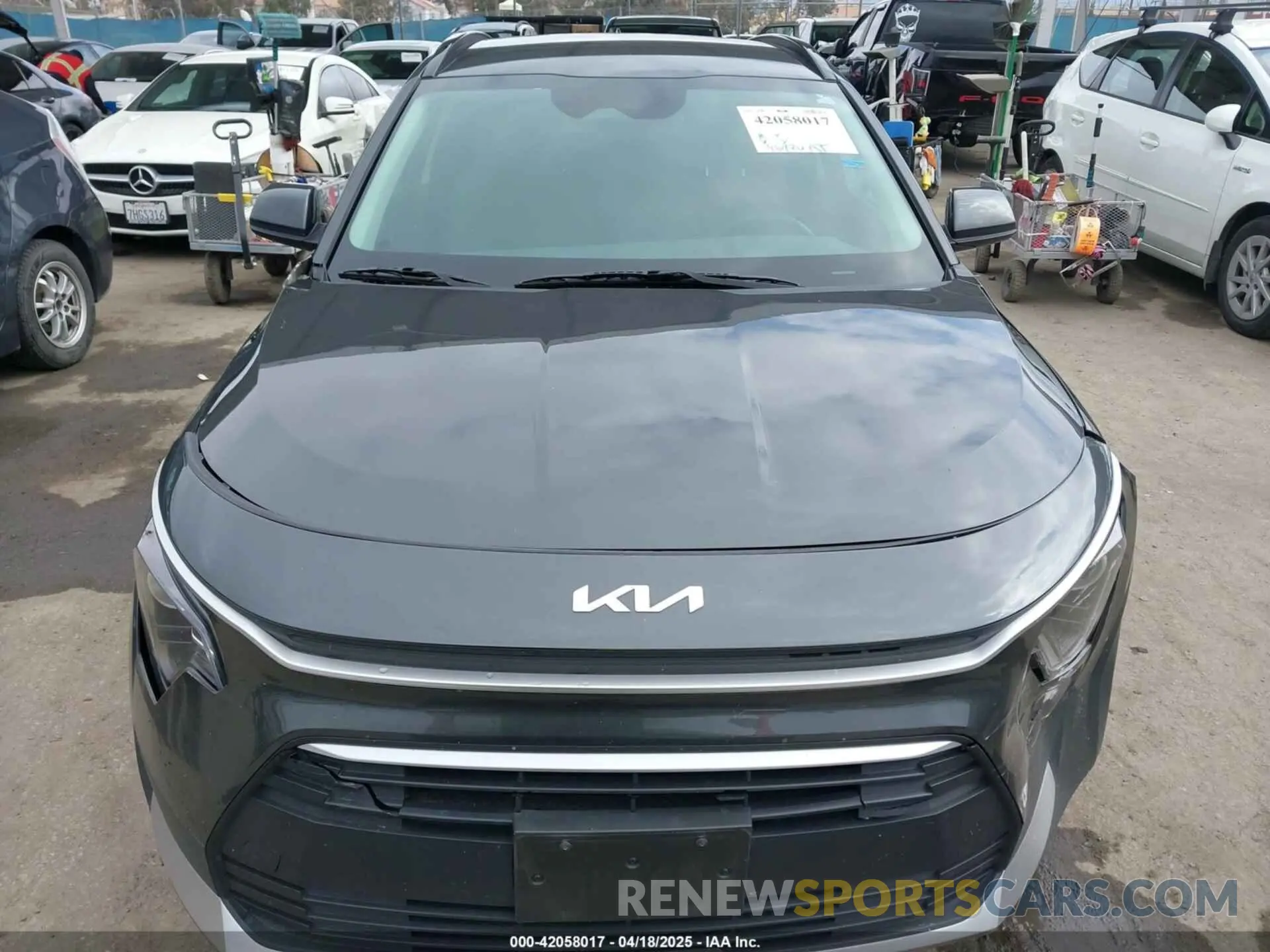 12 Фотография поврежденного автомобиля KNDCP3LE4P5084838 KIA NIRO 2023