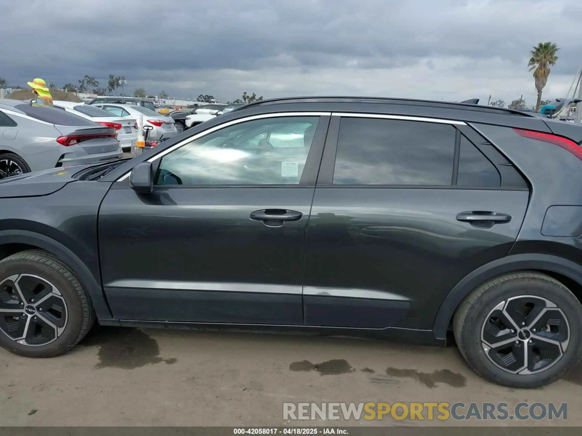 14 Фотография поврежденного автомобиля KNDCP3LE4P5084838 KIA NIRO 2023