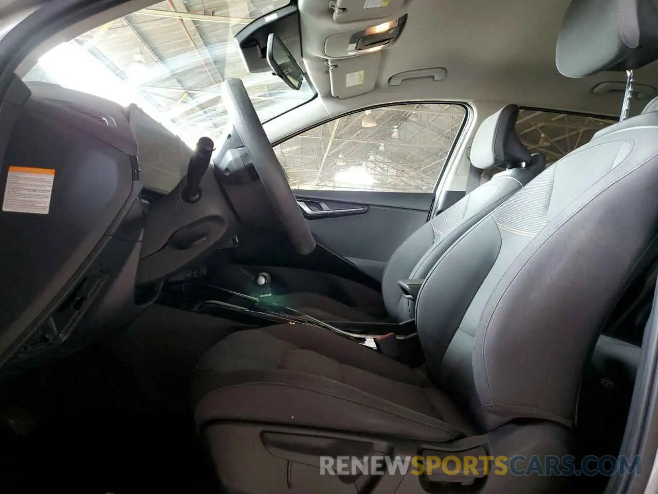 7 Photograph of a damaged car KNDCP3LE5P5069944 KIA NIRO 2023
