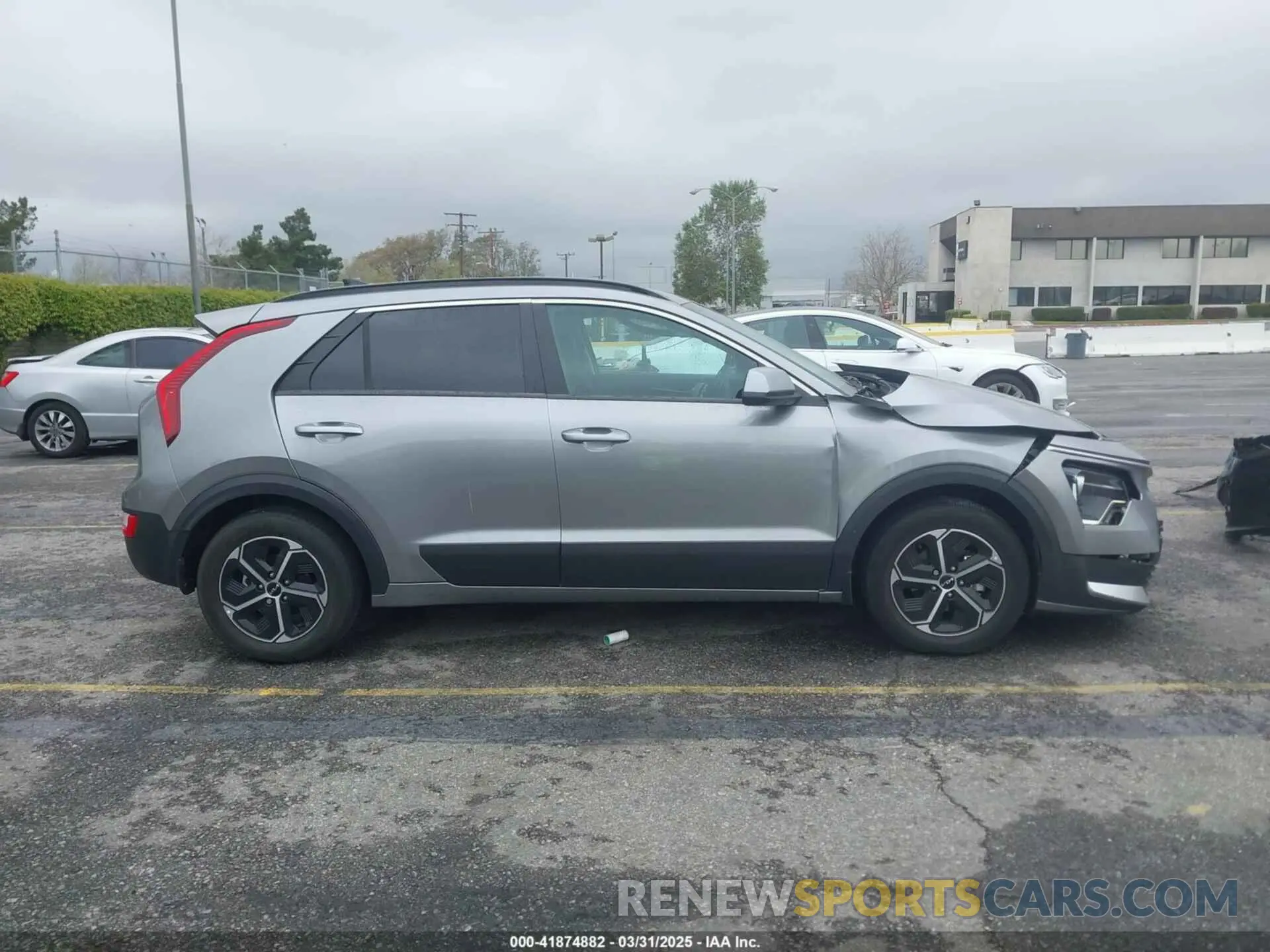 13 Фотография поврежденного автомобиля KNDCP3LE5P5090549 KIA NIRO 2023