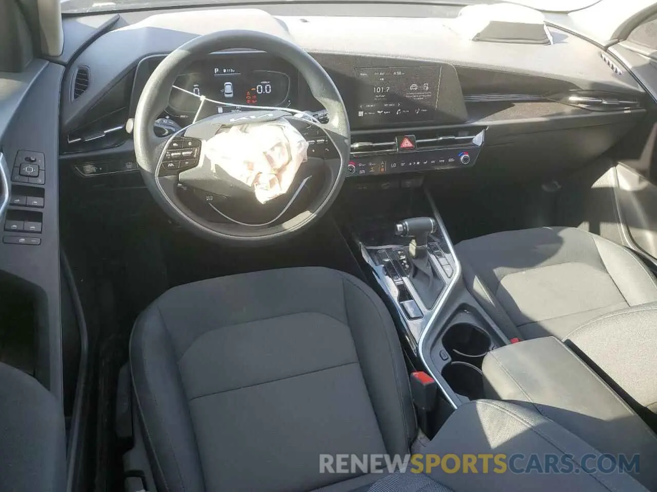 8 Photograph of a damaged car KNDCP3LE6P5093184 KIA NIRO 2023
